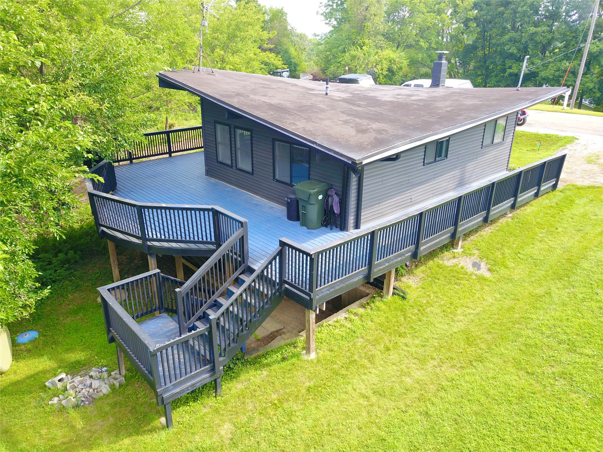 1305 Holiday Lane Property Photo 1