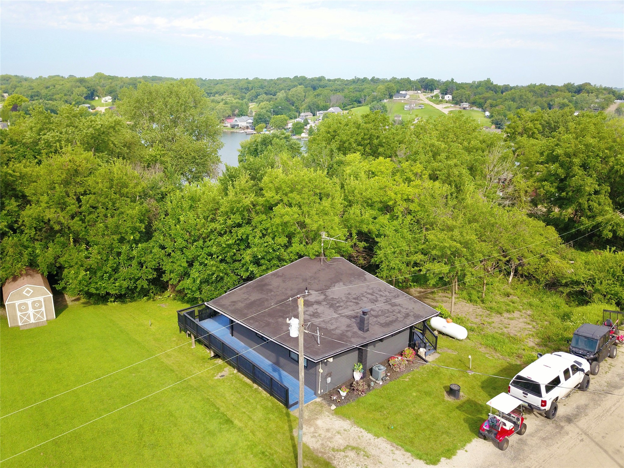 1305 Holiday Lane Property Photo 6