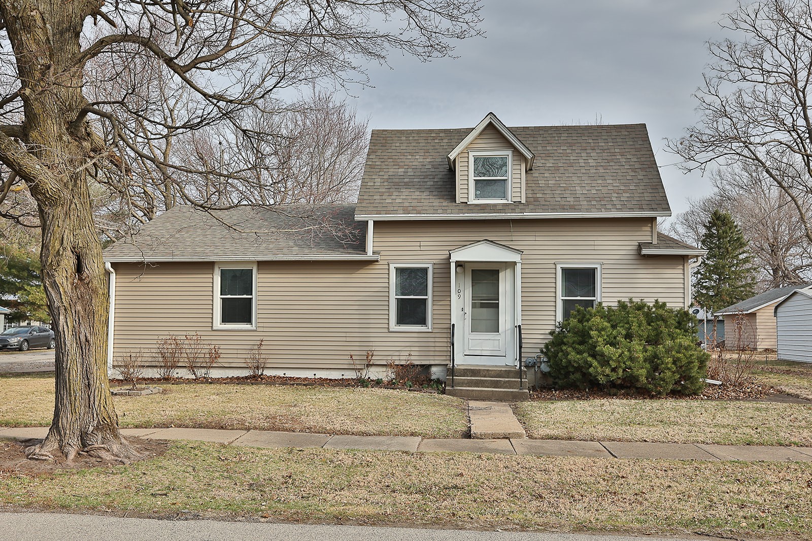 109 W Walnut Street Property Photo 1