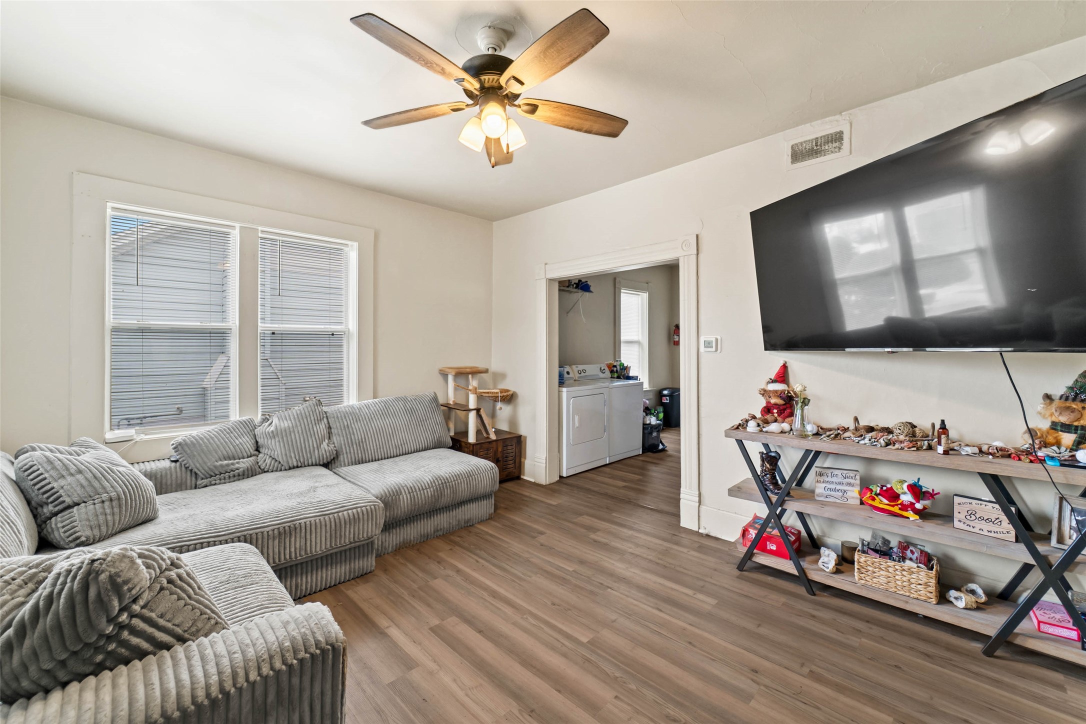 411 Swayze Street Property Photo 8
