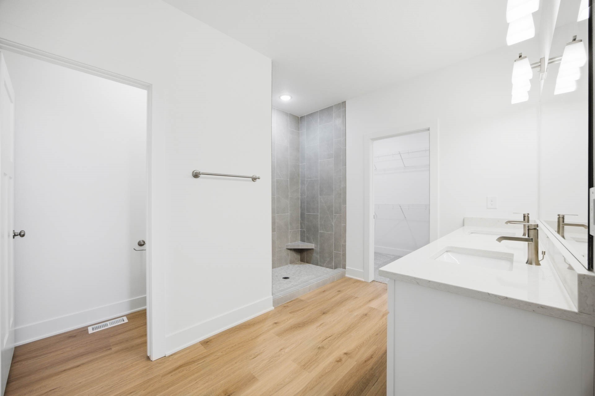 5235 172nd Street Property Photo 14