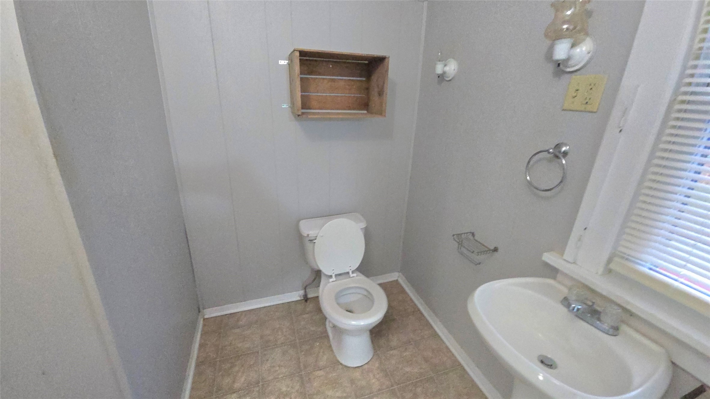 701 E 5th Street N Property Photo 15