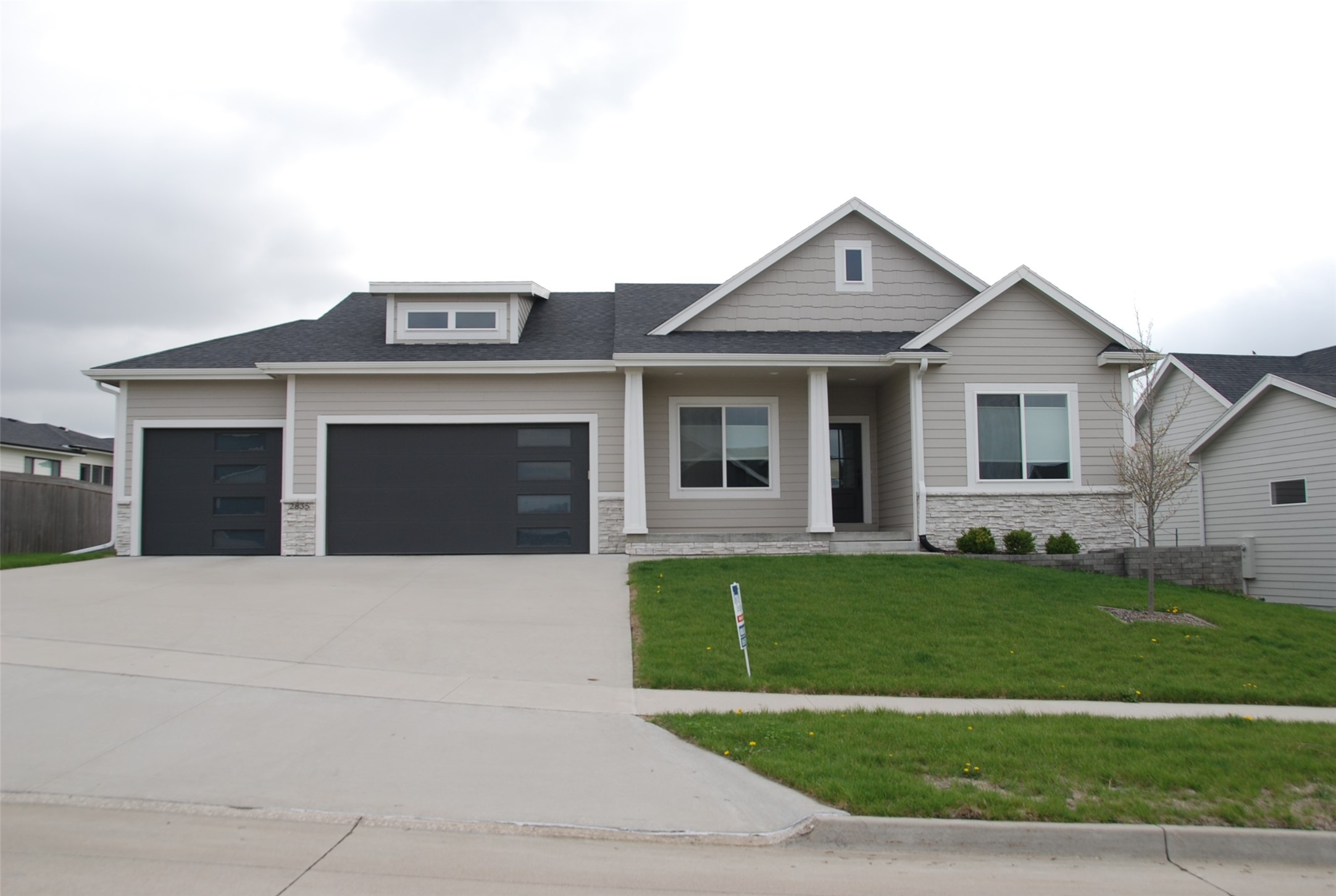 2835 Crescent Ridge Drive Property Photo 1