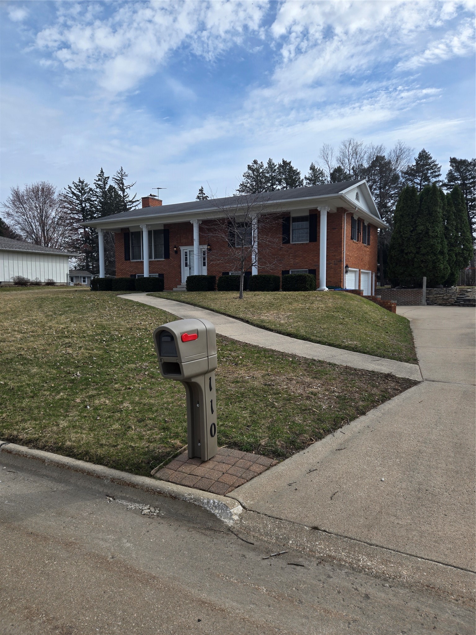 110 Bicentennial Court Property Photo 1