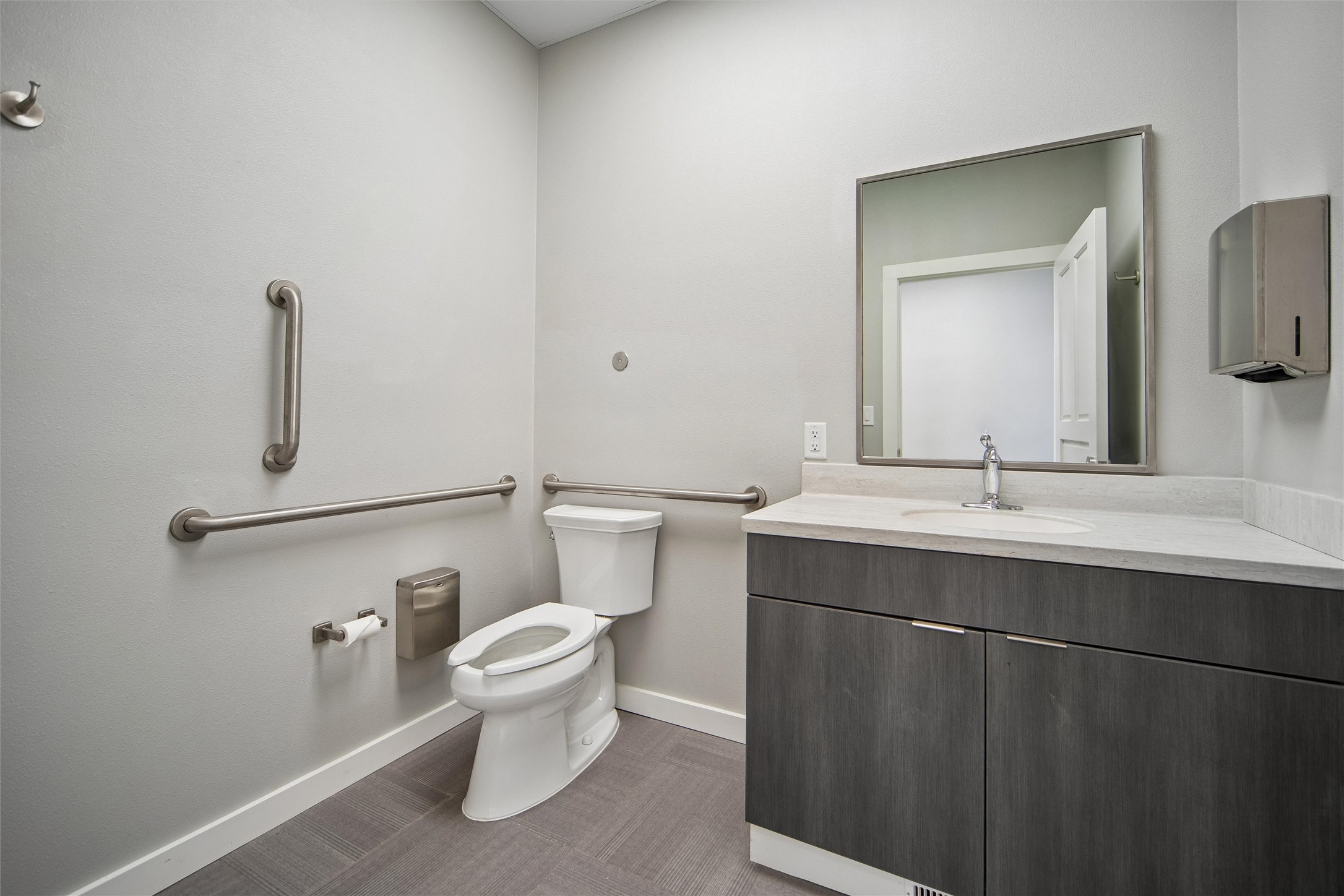 222 Water Street Property Photo 8