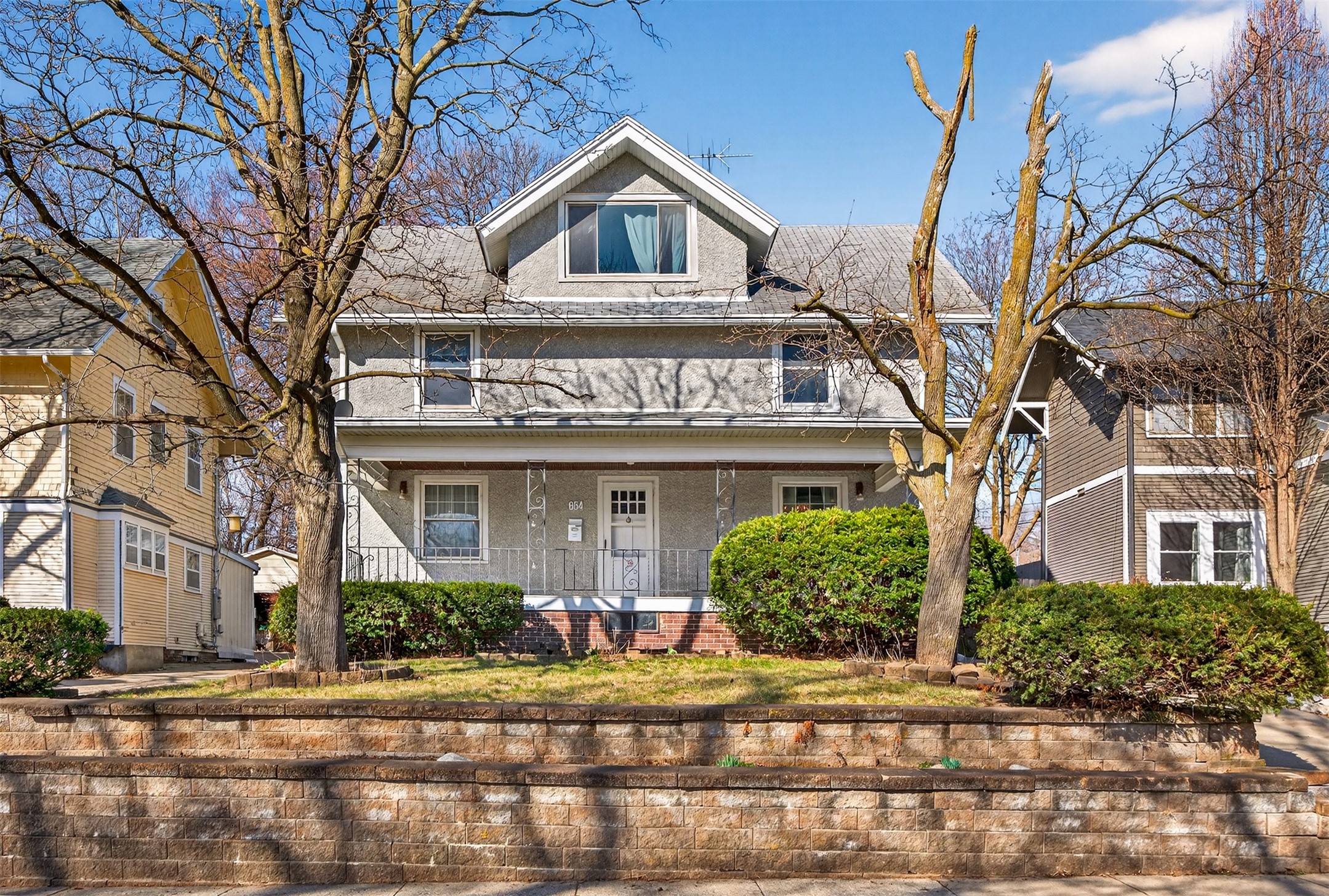 654 36th Street Property Photo 1