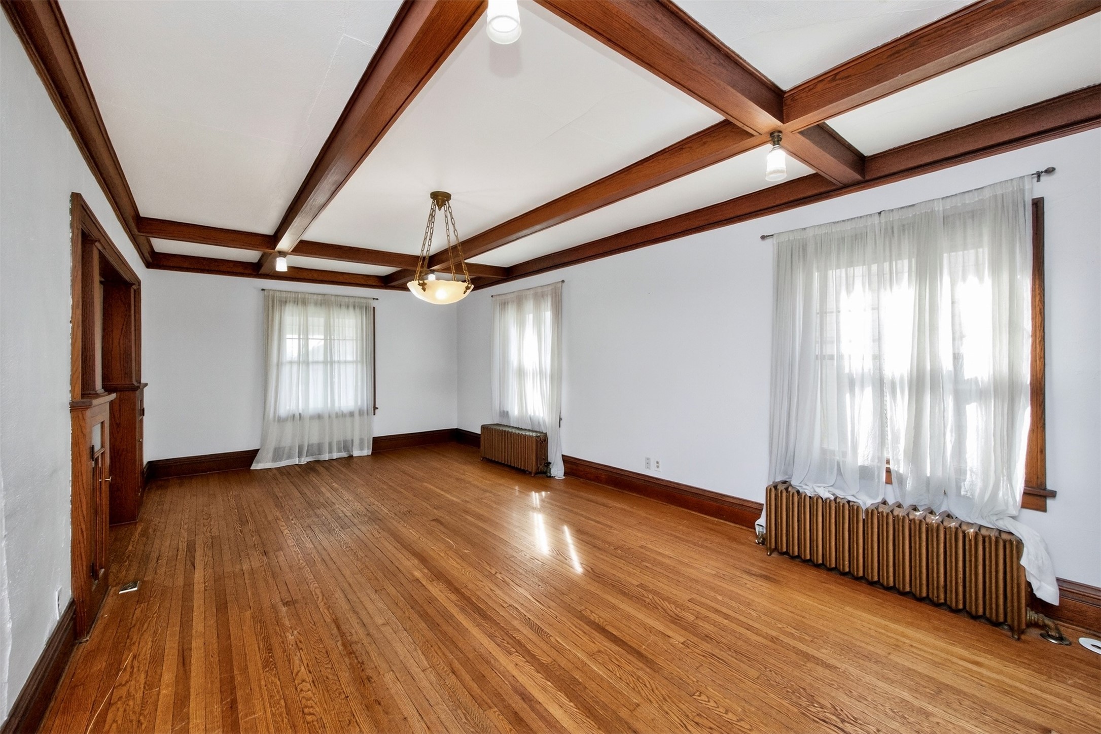 654 36th Street Property Photo 3