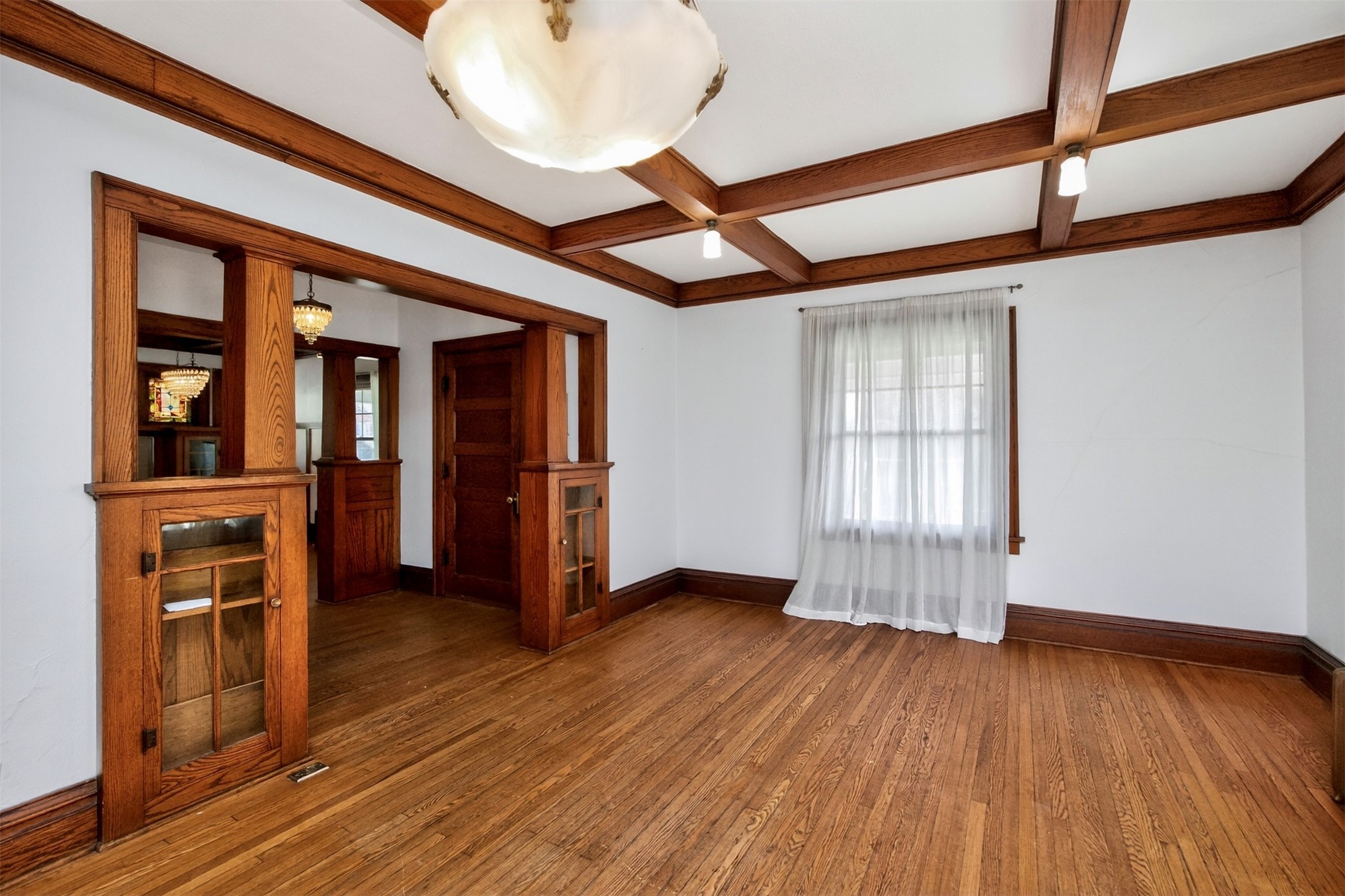 654 36th Street Property Photo 4