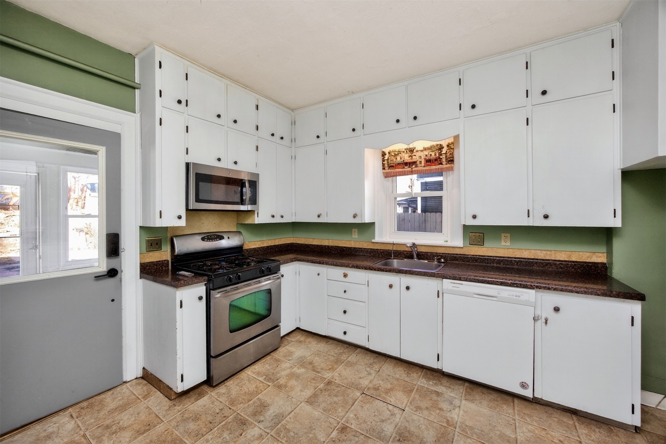 654 36th Street Property Photo 11