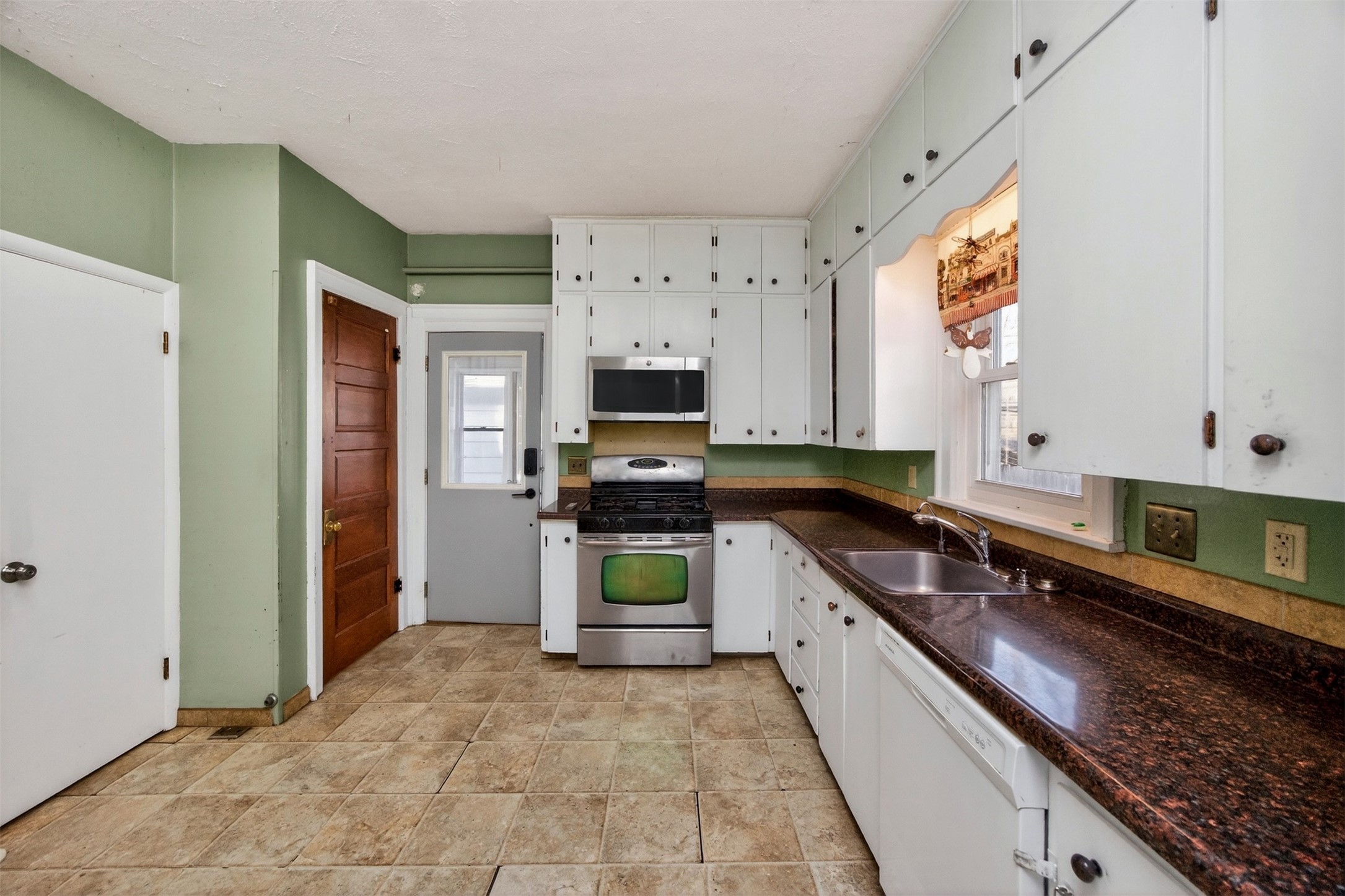 654 36th Street Property Photo 12