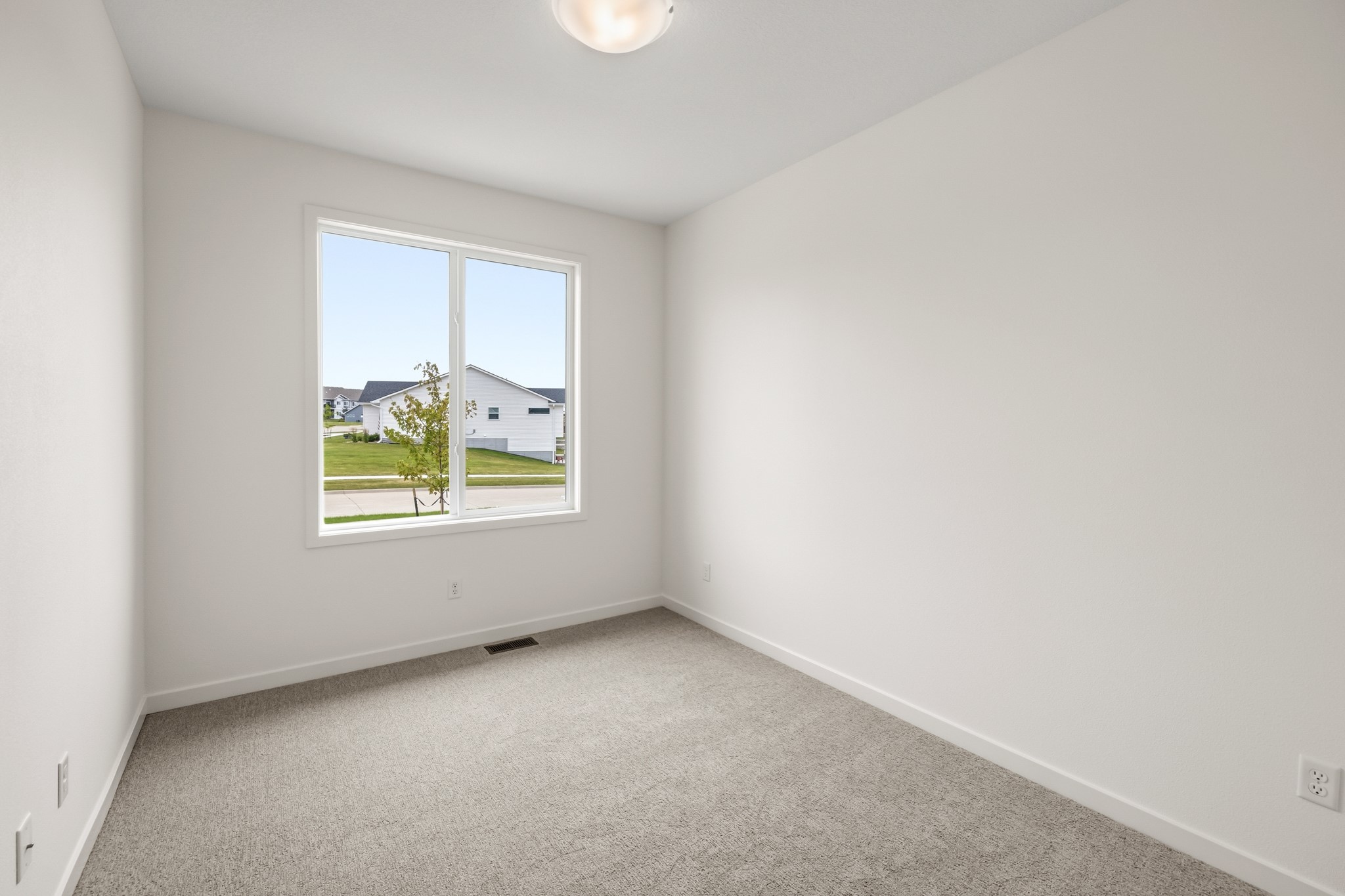 5722 Ne Creek Ridge Drive Property Photo 4