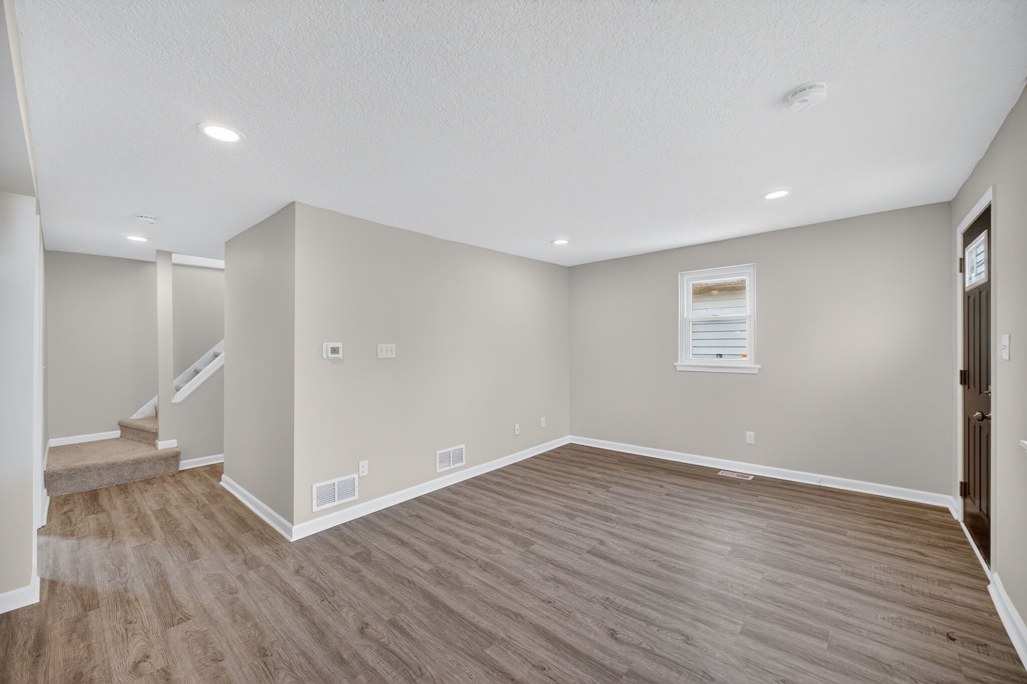 2343 E Grand Avenue Property Photo 6