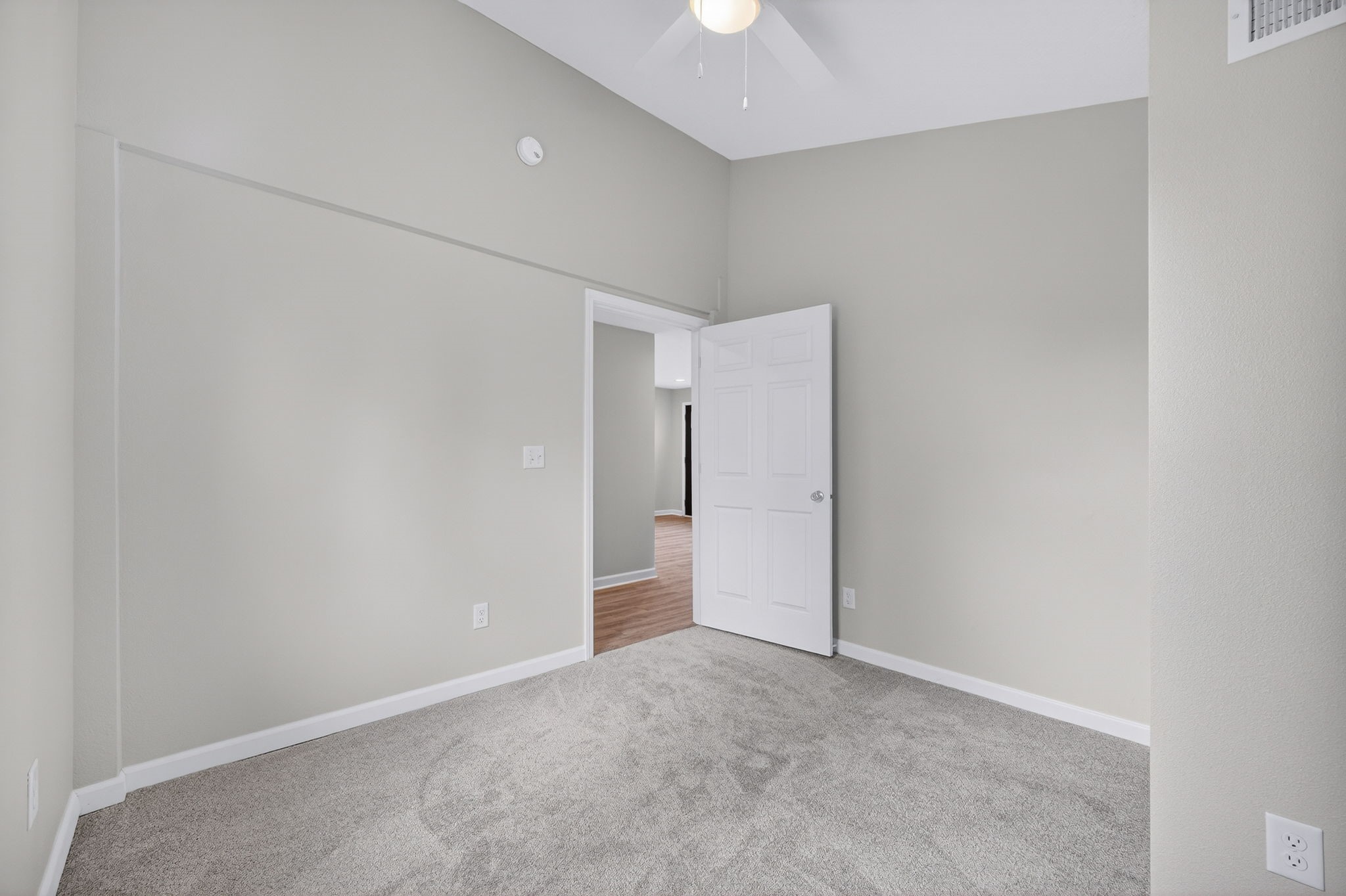 2343 E Grand Avenue Property Photo 16