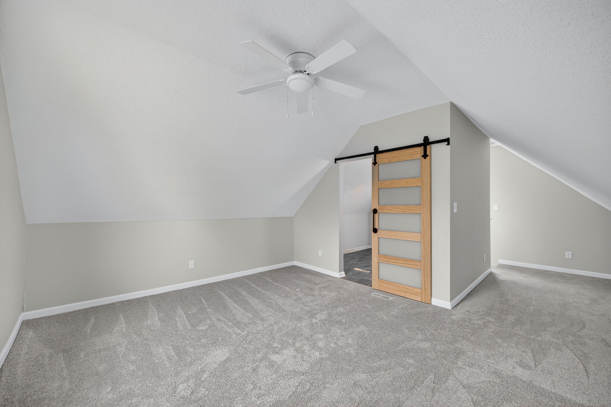 2343 E Grand Avenue Property Photo 22