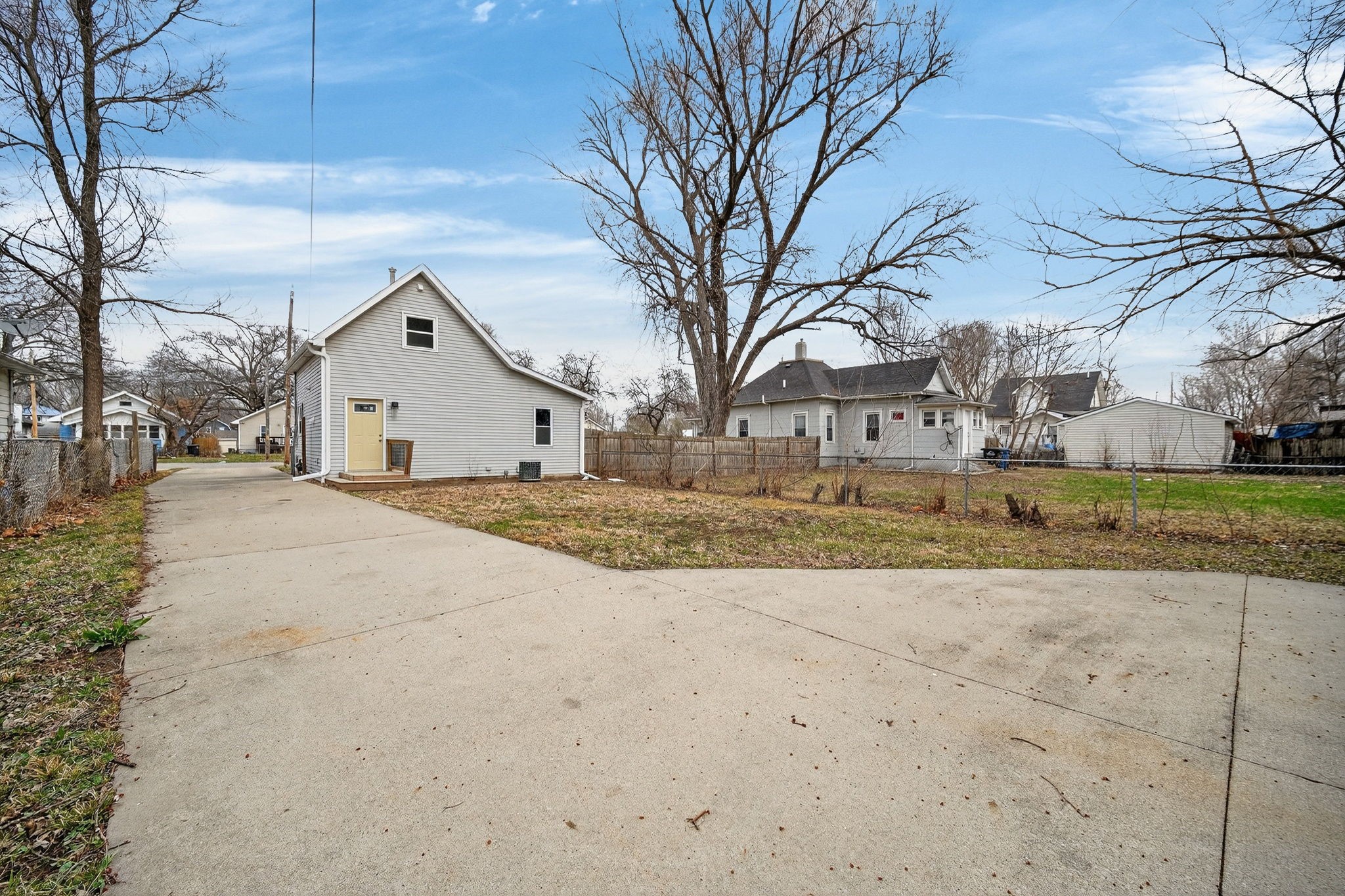 2343 E Grand Avenue Property Photo 30