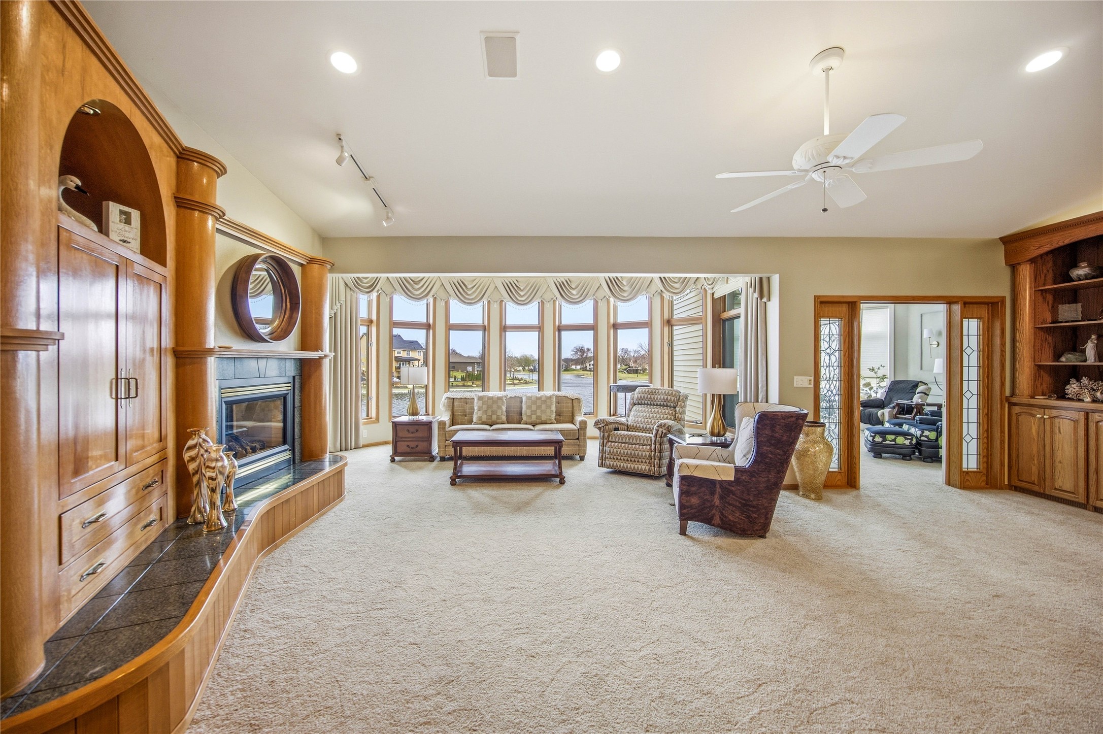 809 Ne Vail Court Property Photo 3