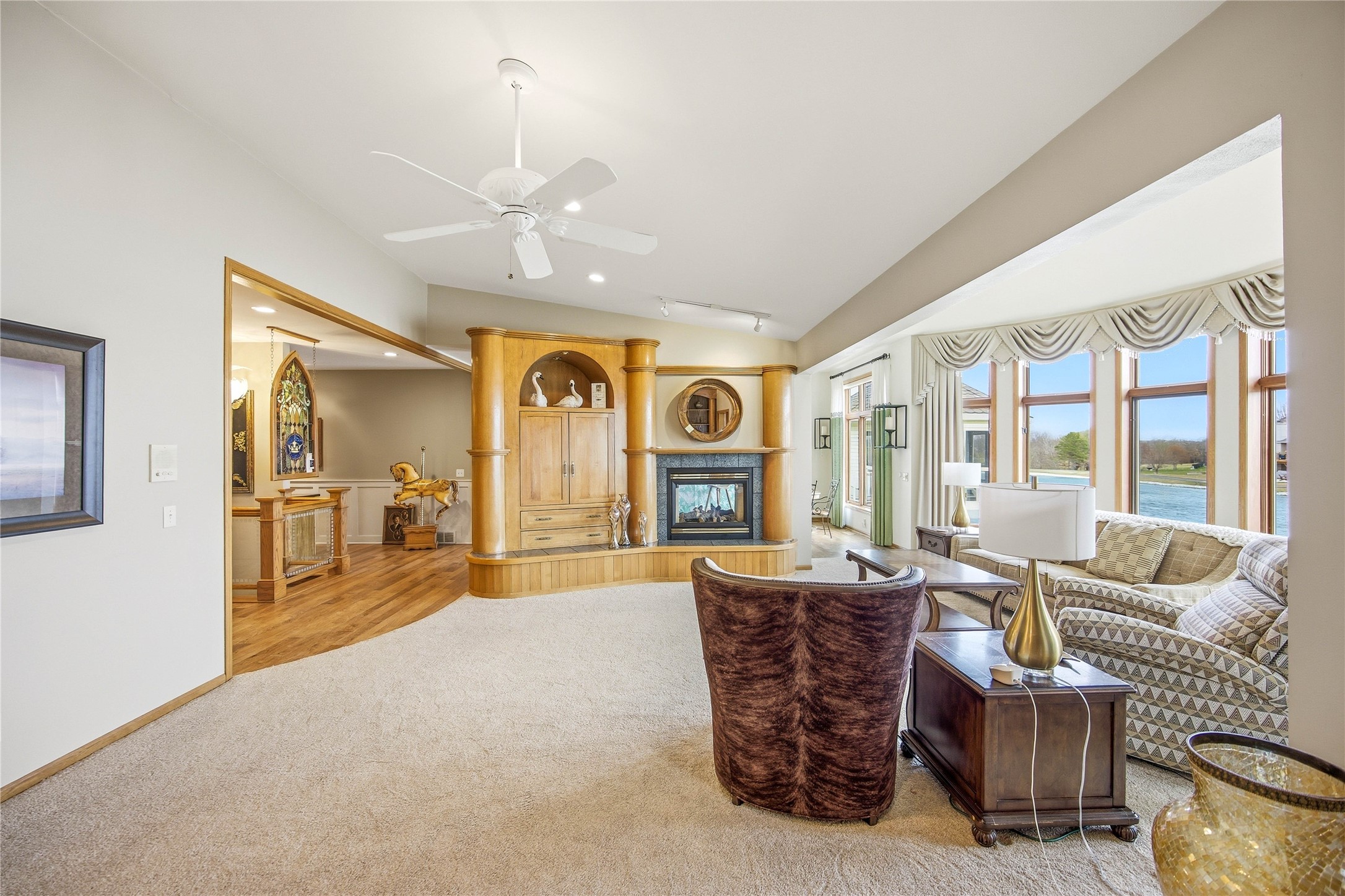 809 Ne Vail Court Property Photo 4