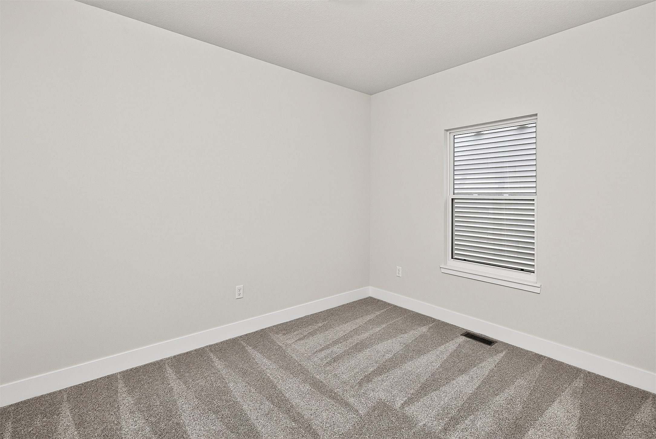 1029 Nw Yorktown Drive Property Photo 6