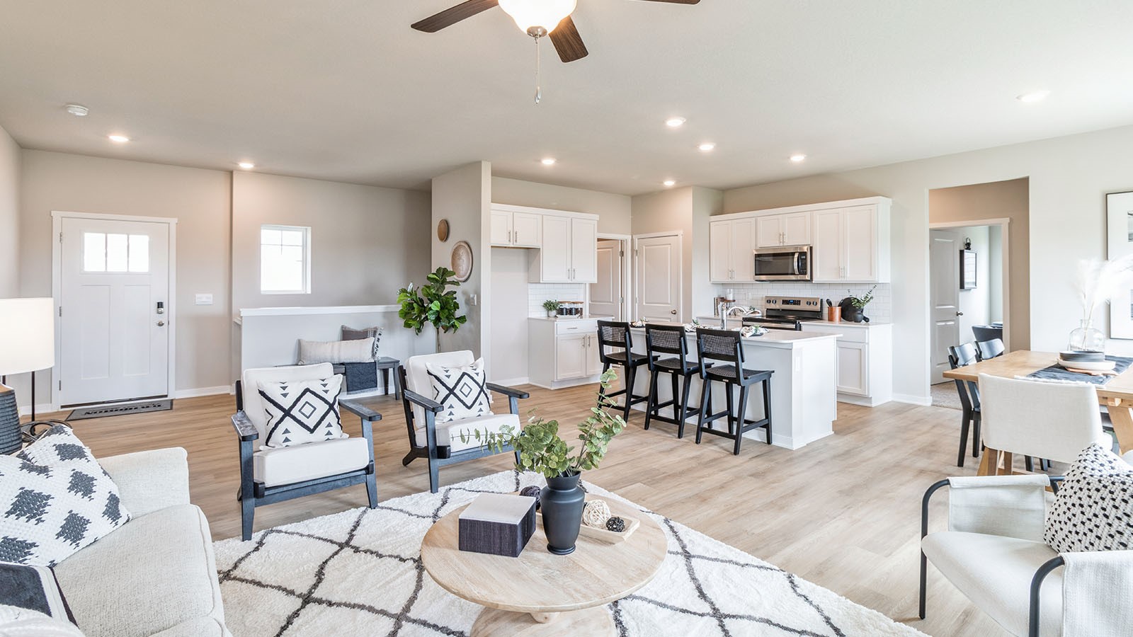 3048 Sweetwater Drive Property Photo 4