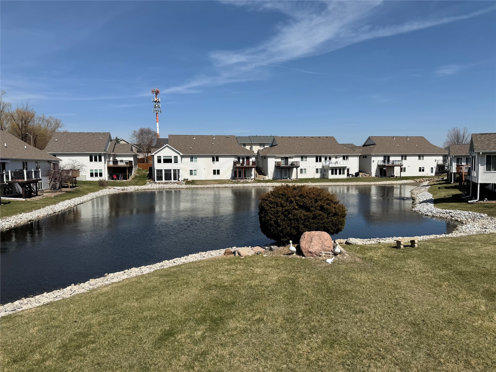 727 Se Ponds Edge Circle Property Photo 3