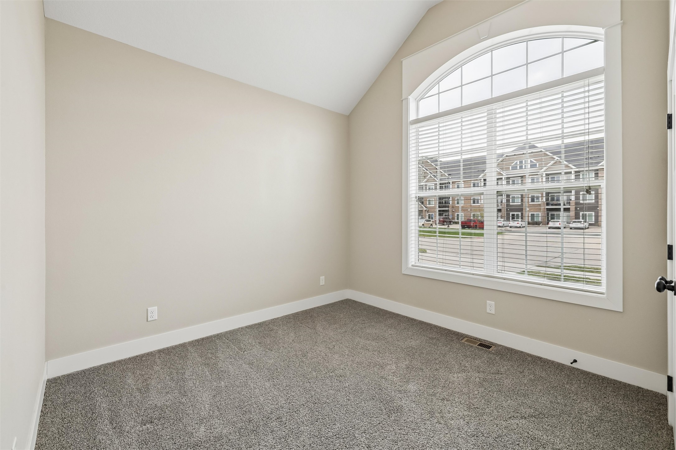 14319 Holcomb Avenue Property Photo 3