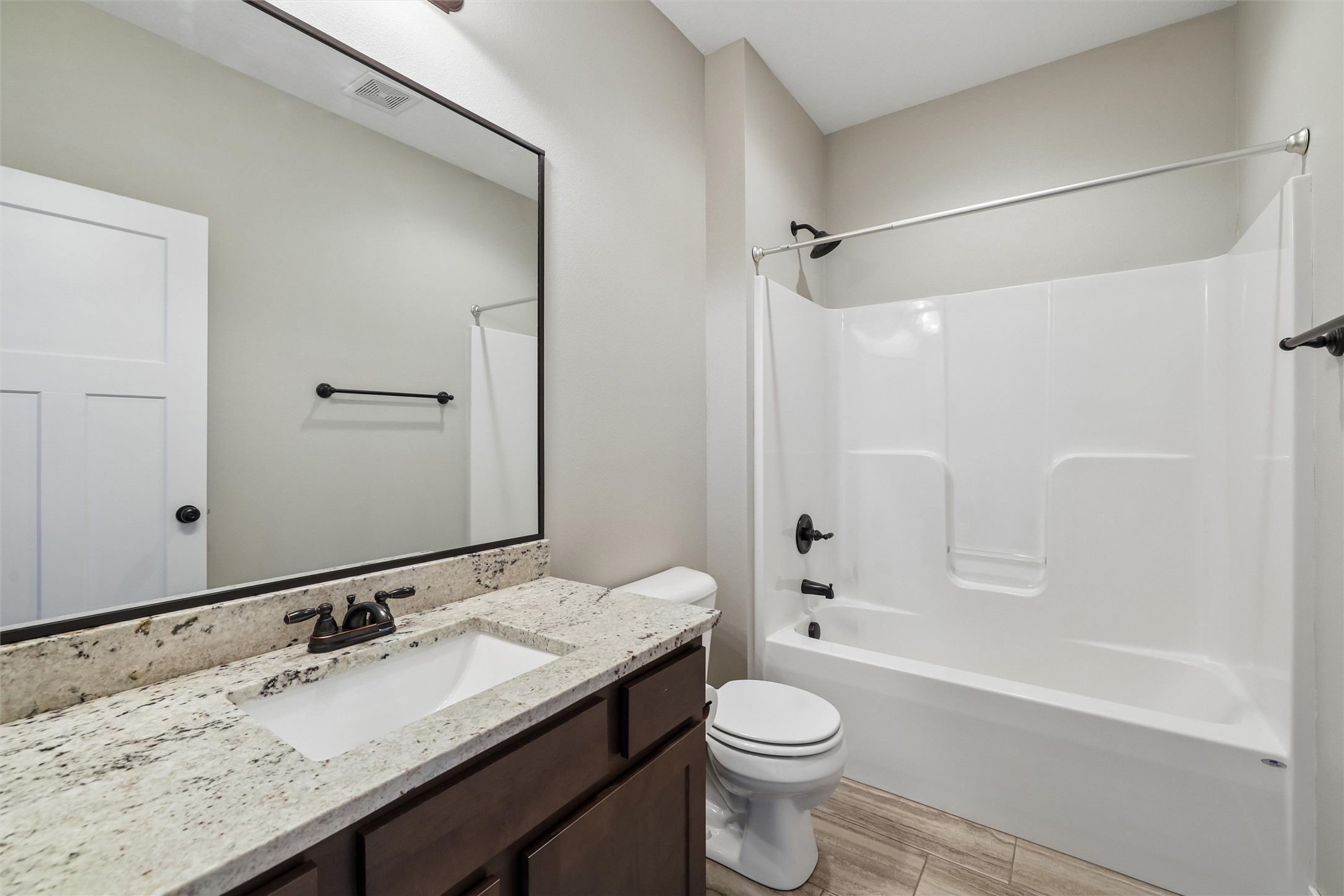 14319 Holcomb Avenue Property Photo 5