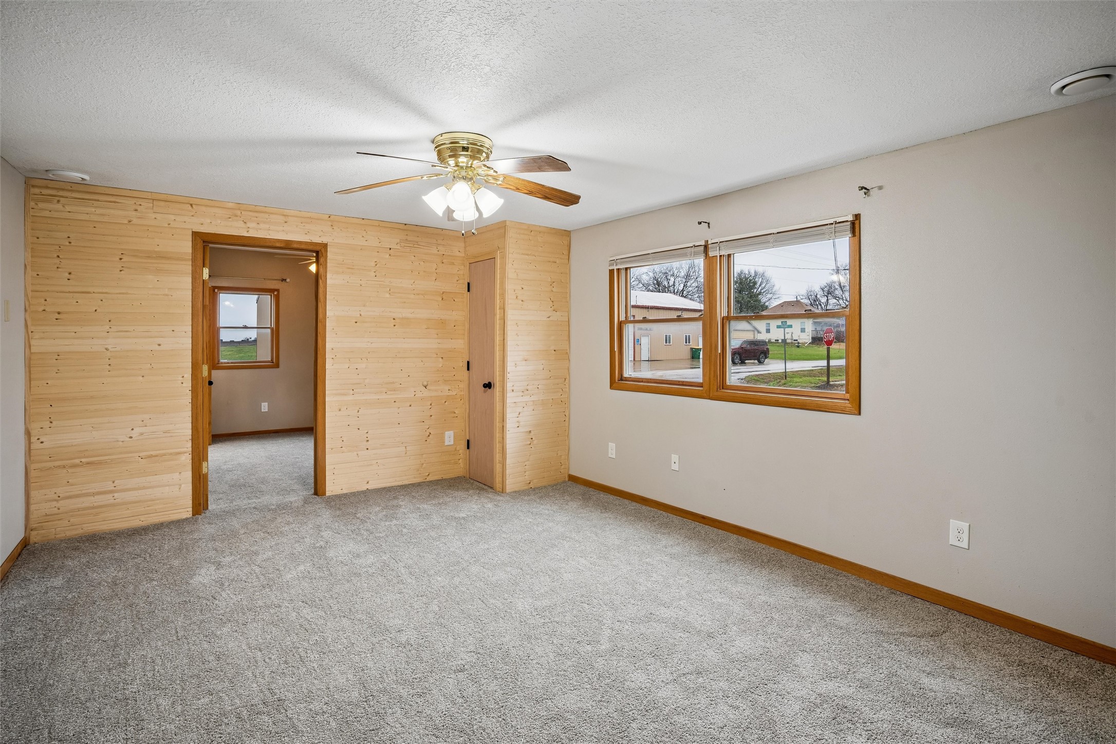 100 E Prairie Street Property Photo 5