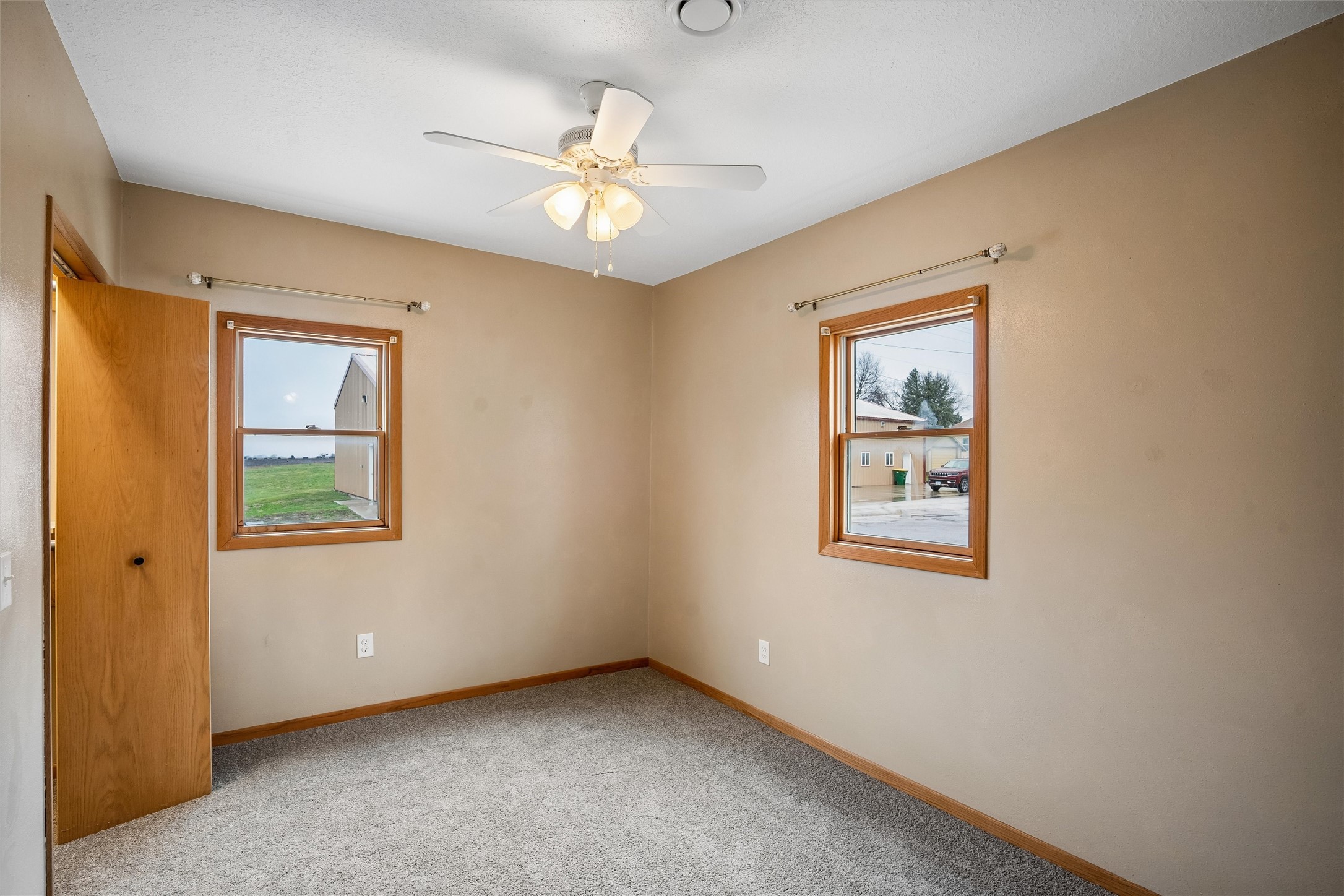 100 E Prairie Street Property Photo 6