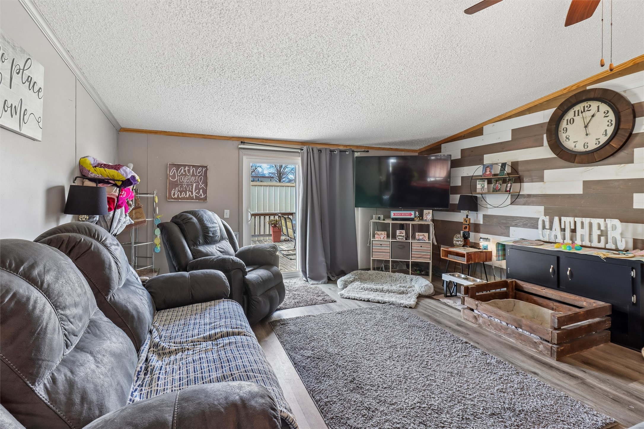 208 S East Avenue Property Photo 6