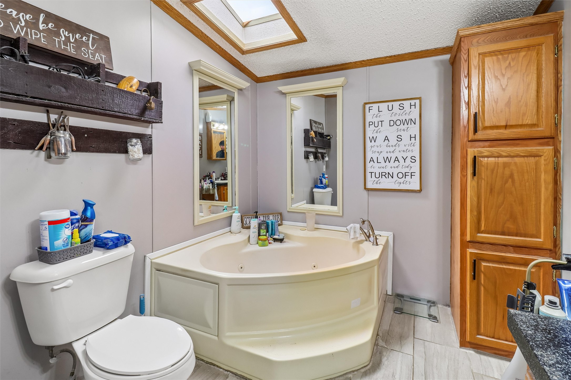 208 S East Avenue Property Photo 11