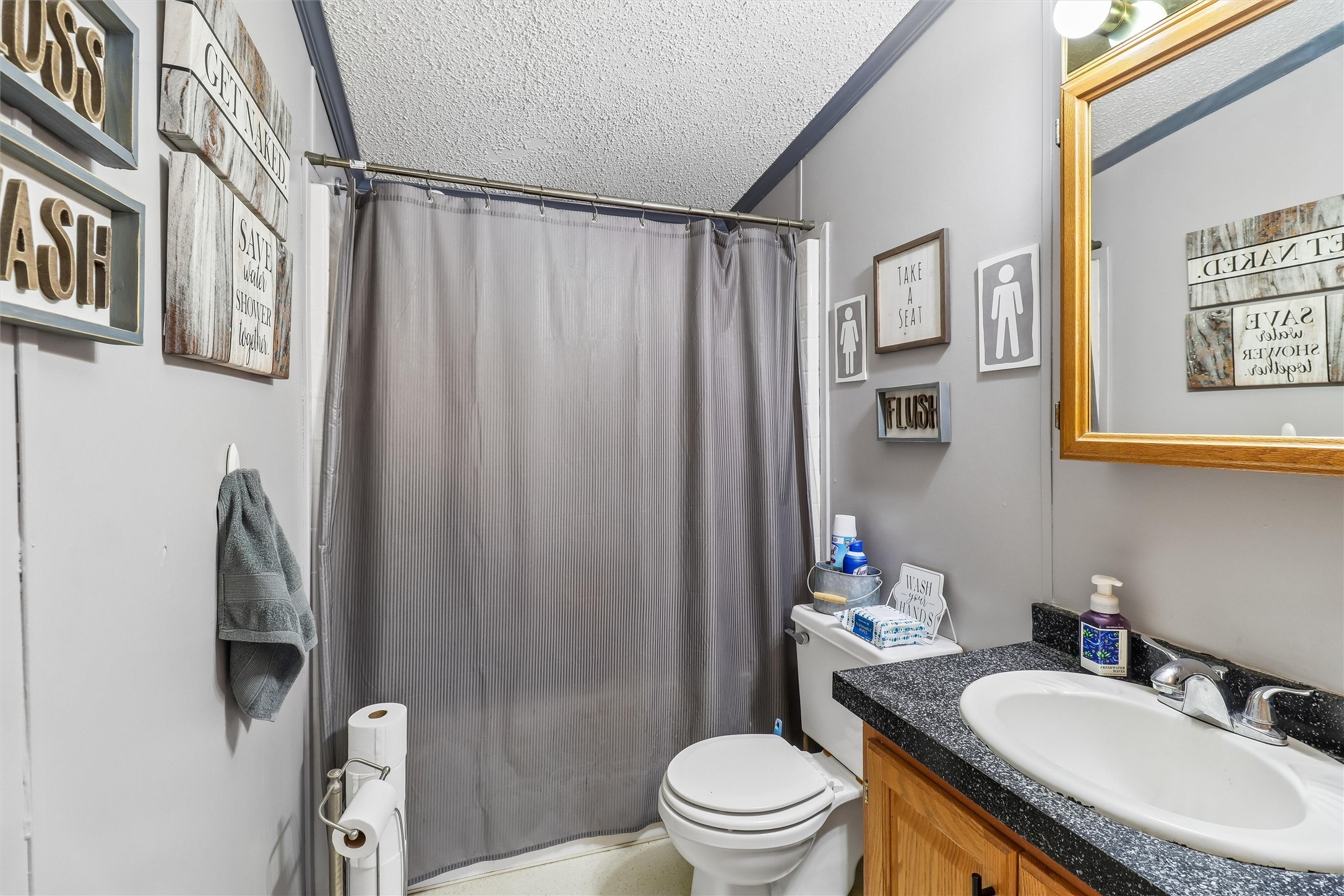 208 S East Avenue Property Photo 14