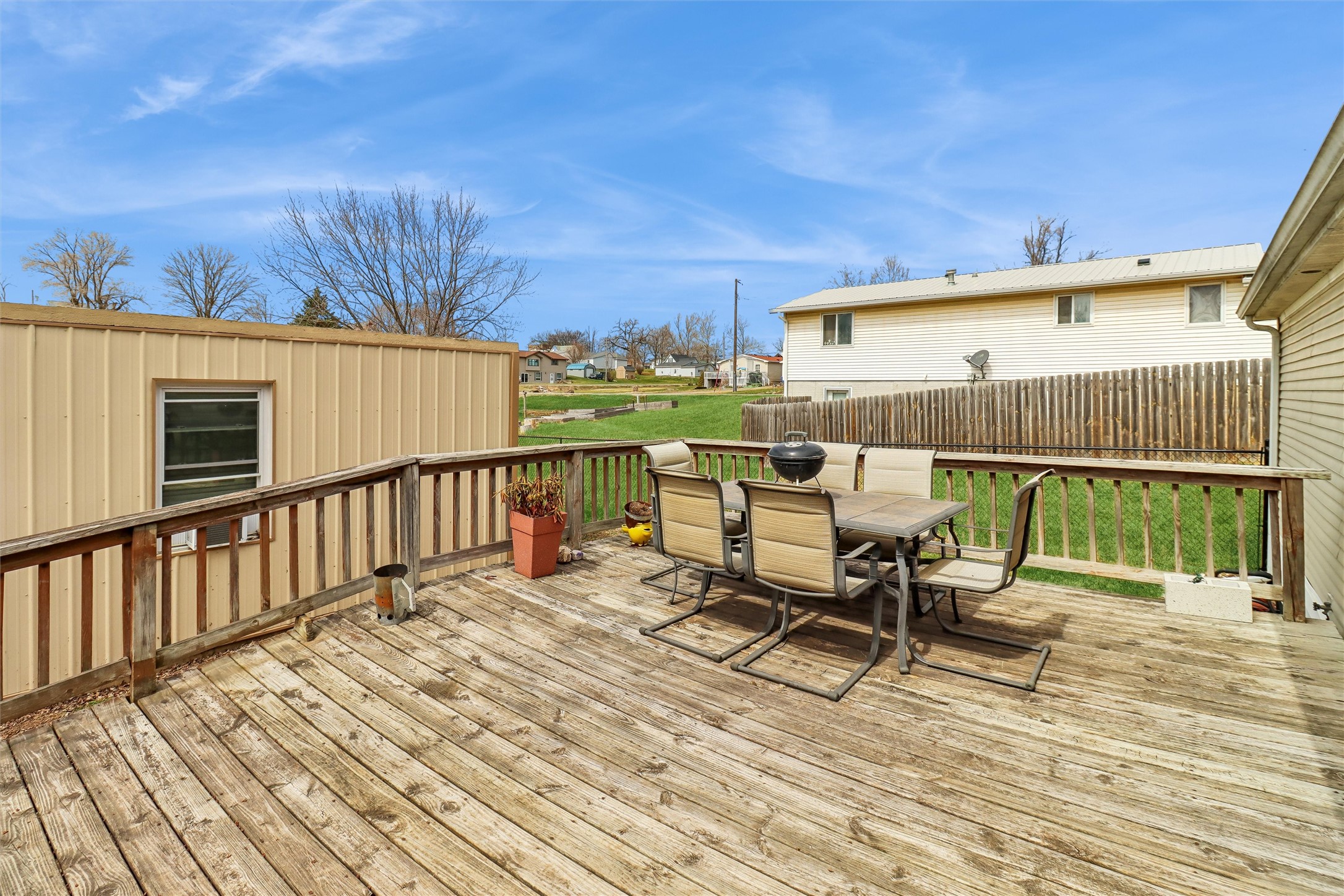 208 S East Avenue Property Photo 15