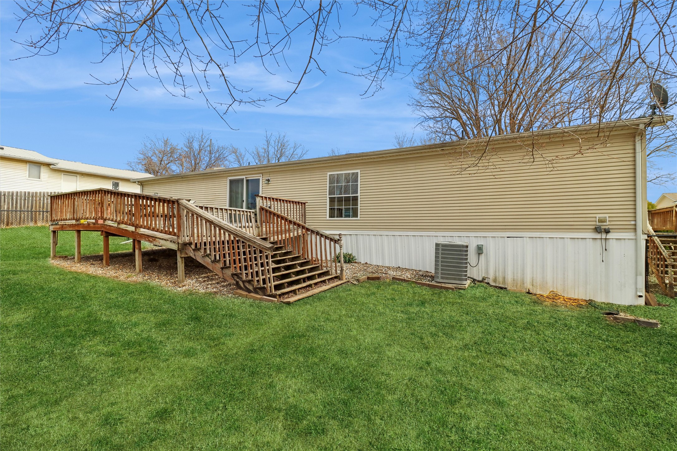 208 S East Avenue Property Photo 17
