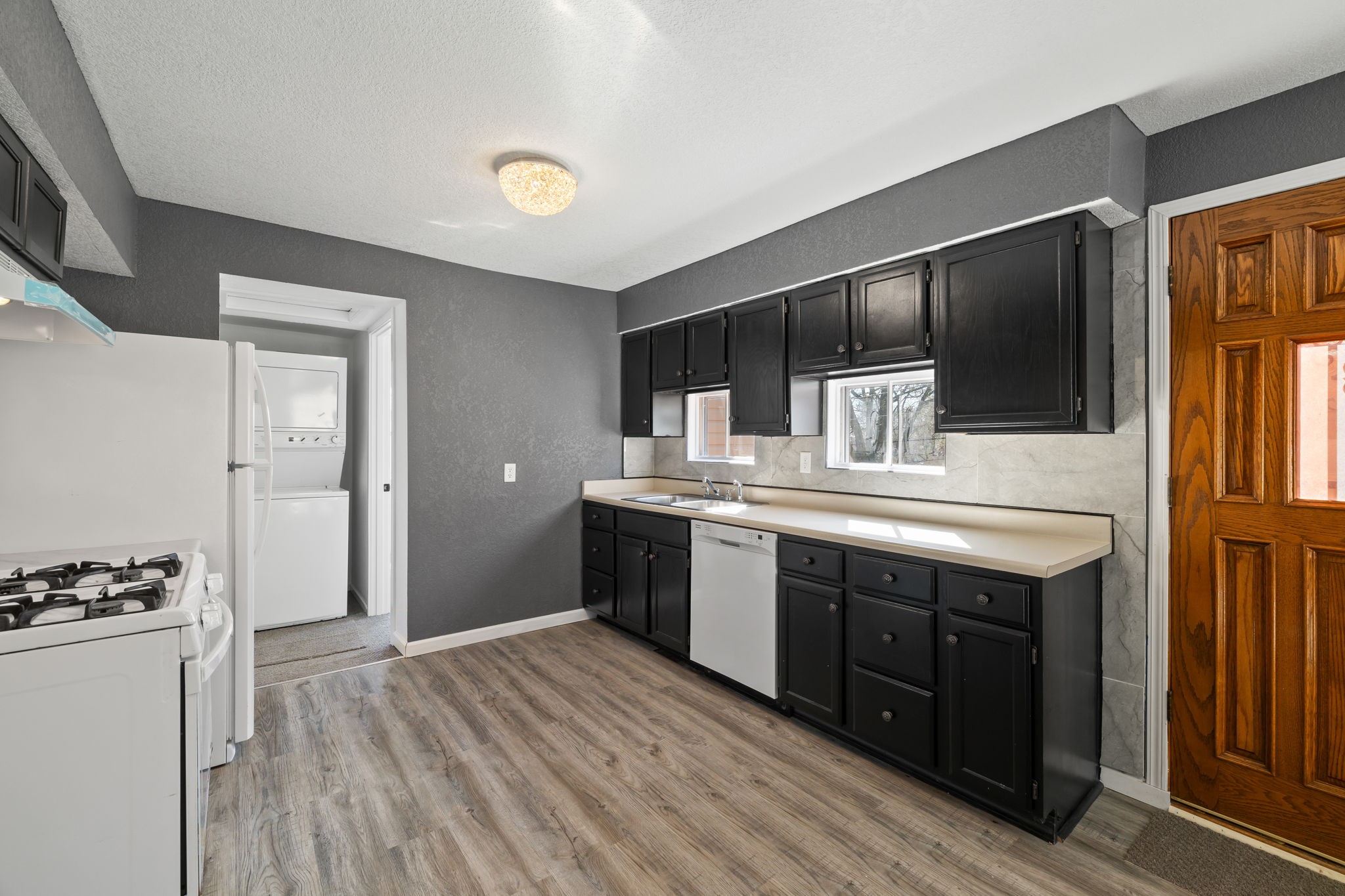 1271 E 36th Street Property Photo 1