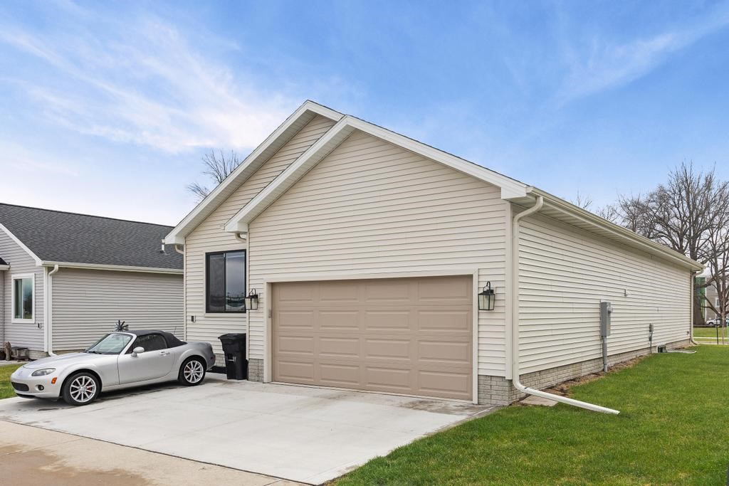 1616 Justice Way Property Photo 4