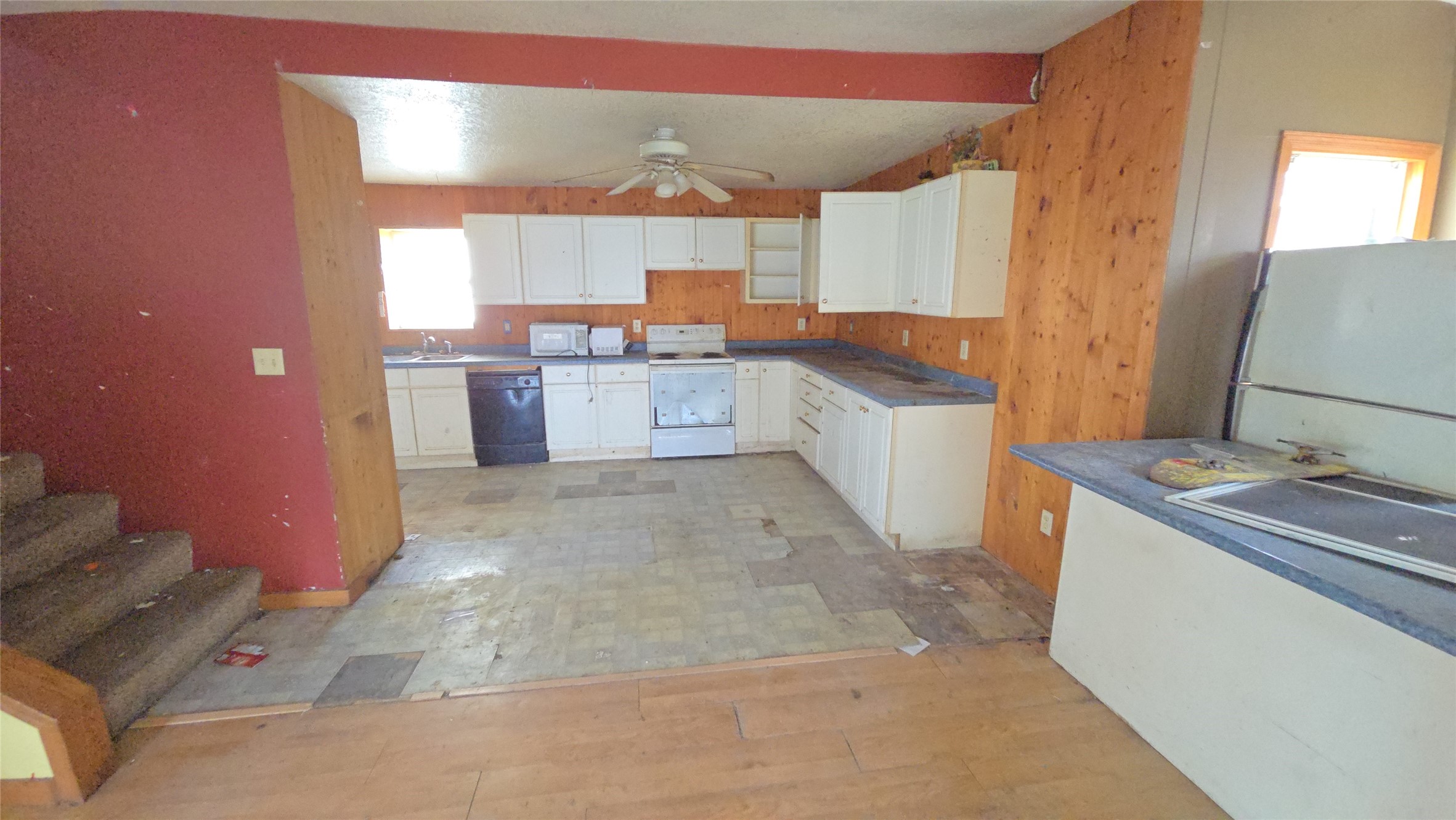 605 N 1st Avenue Property Photo 2