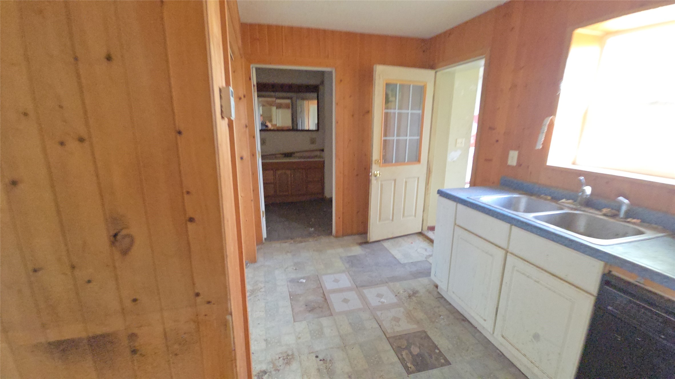 605 N 1st Avenue Property Photo 4