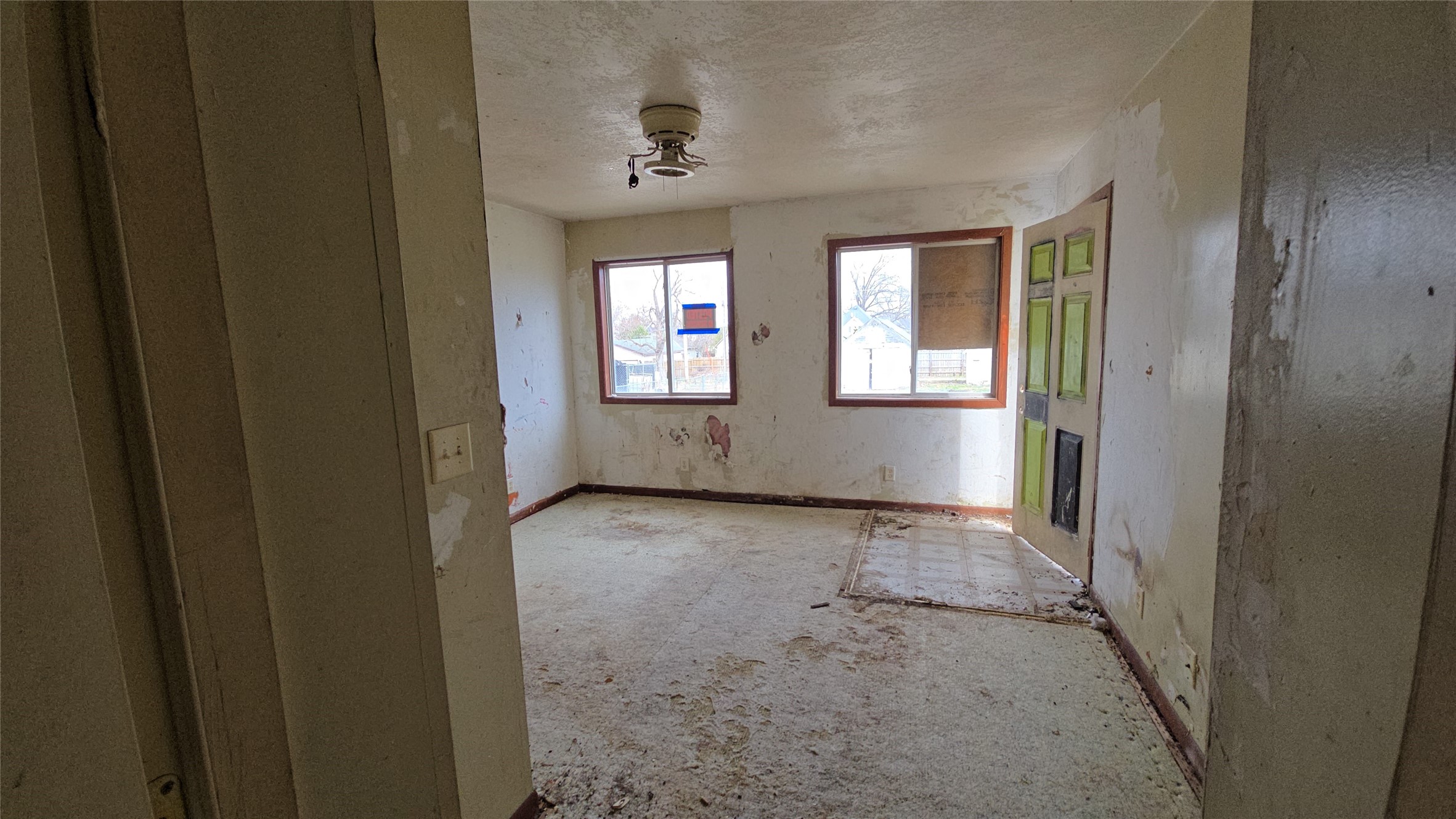 605 N 1st Avenue Property Photo 5