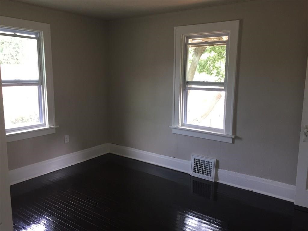 1527 Forest Avenue Property Photo 7