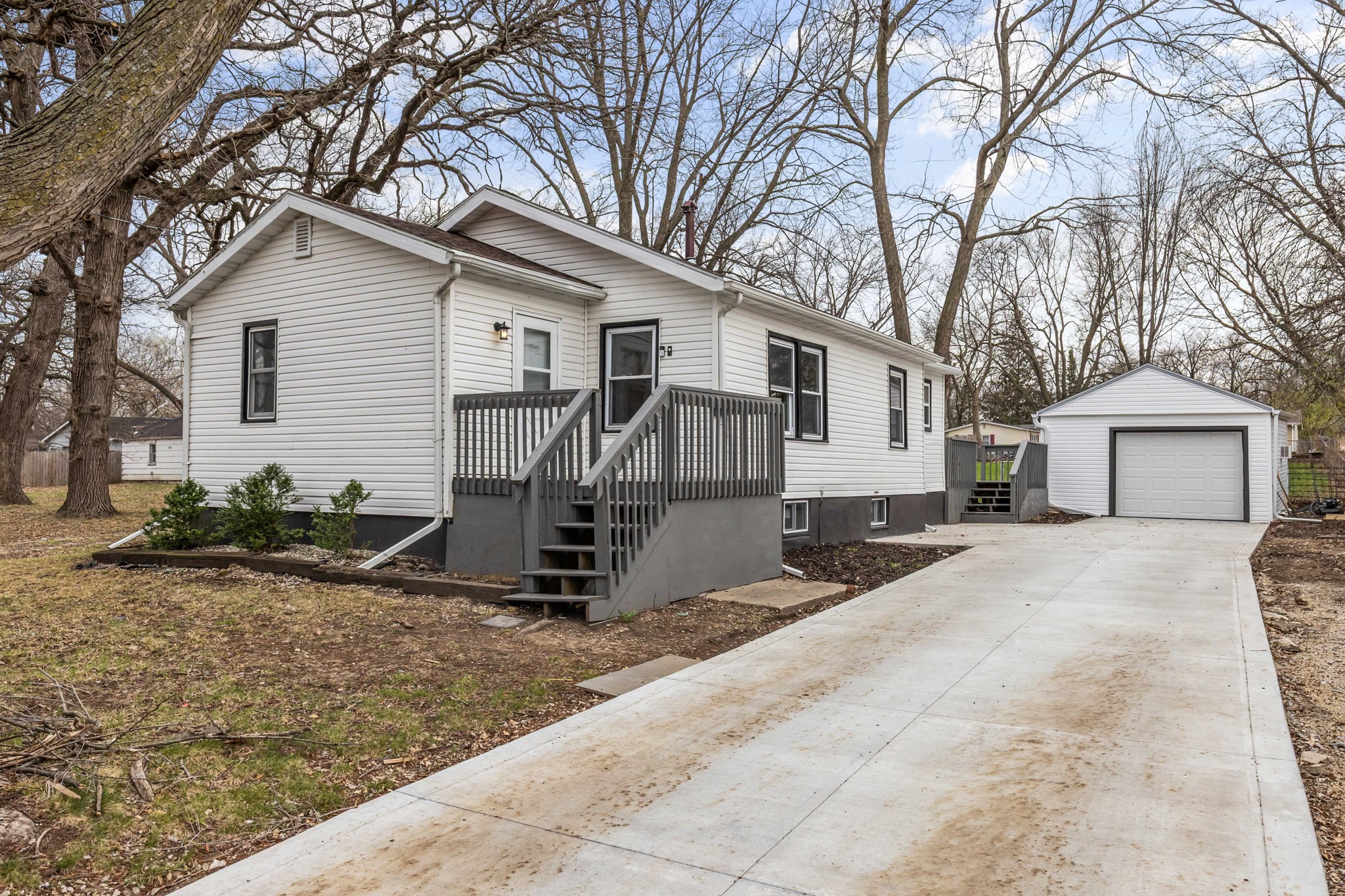 1521 E Glenwood Drive Property Photo 1