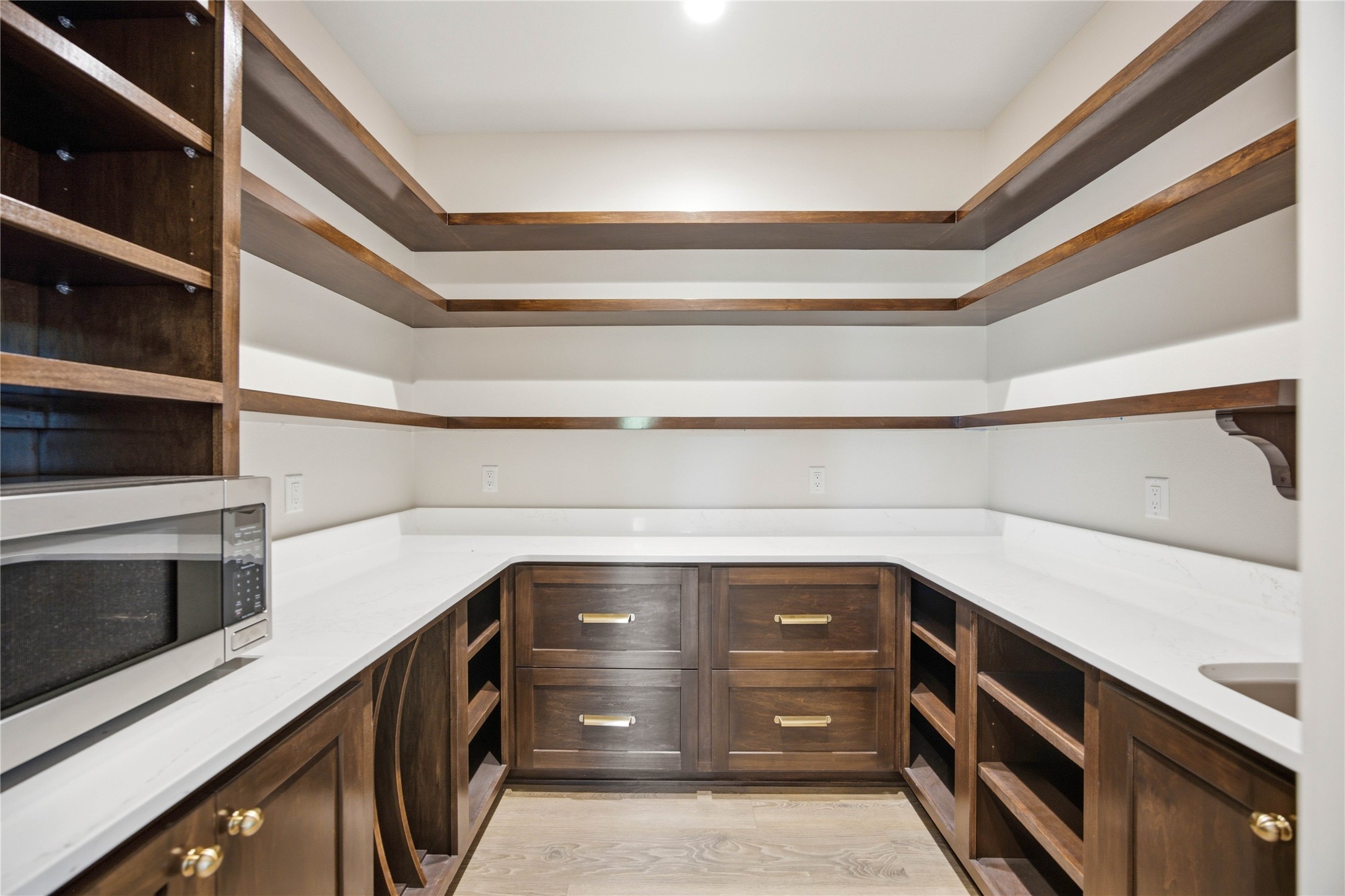 17539 North Valley Drive Property Photo 8