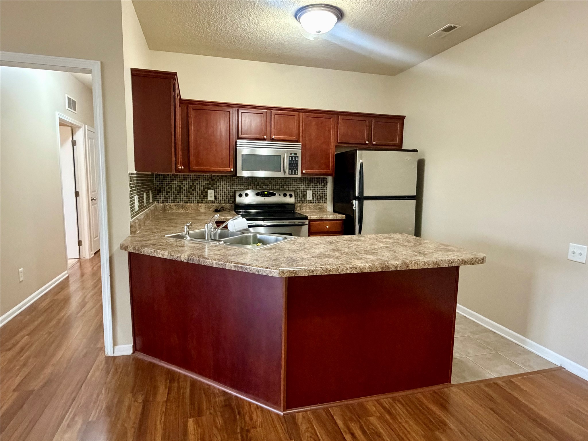 2406 Ne Oak Drive 1 Property Photo 6