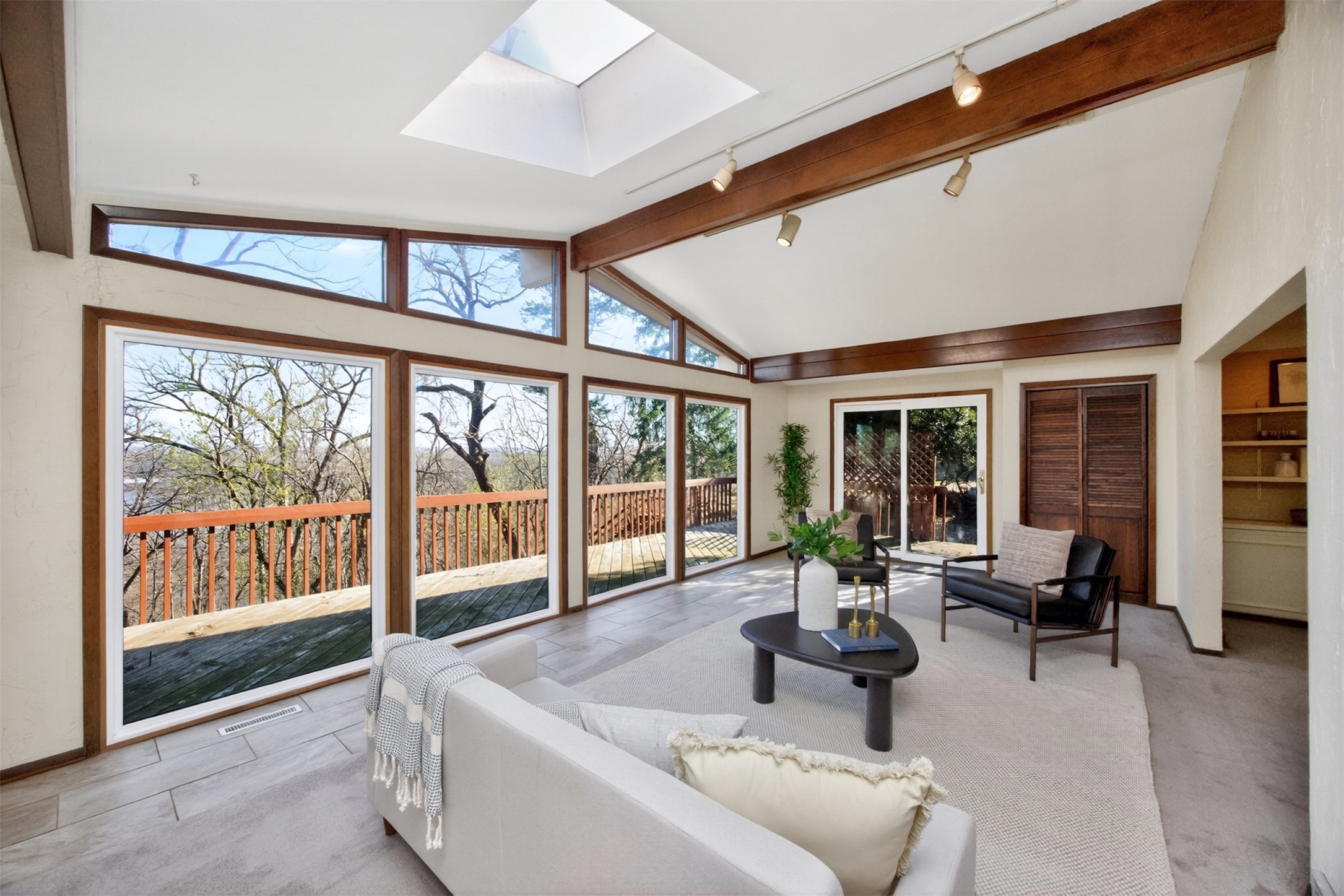 3515 Skyline Drive Property Photo 3