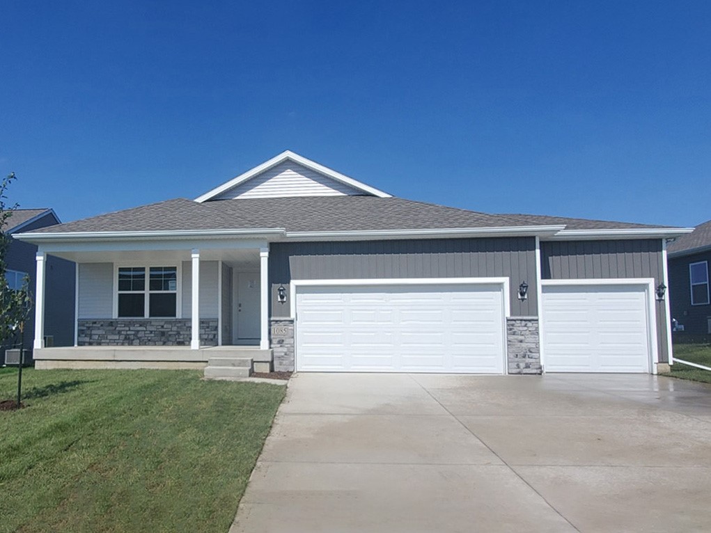 1110 Hillside Place Property Photo 1