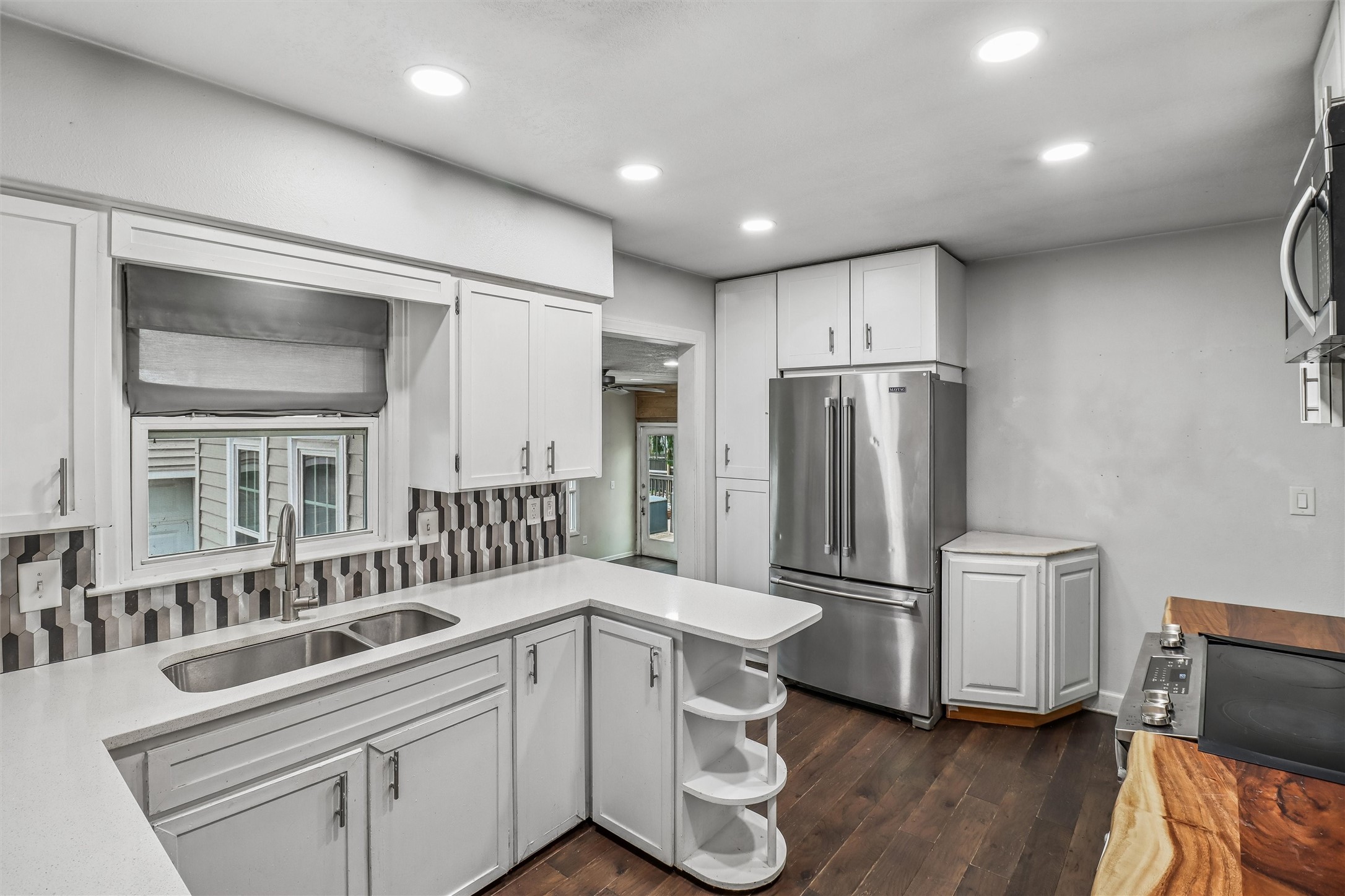 3901 Bowdoin Street Property Photo 3
