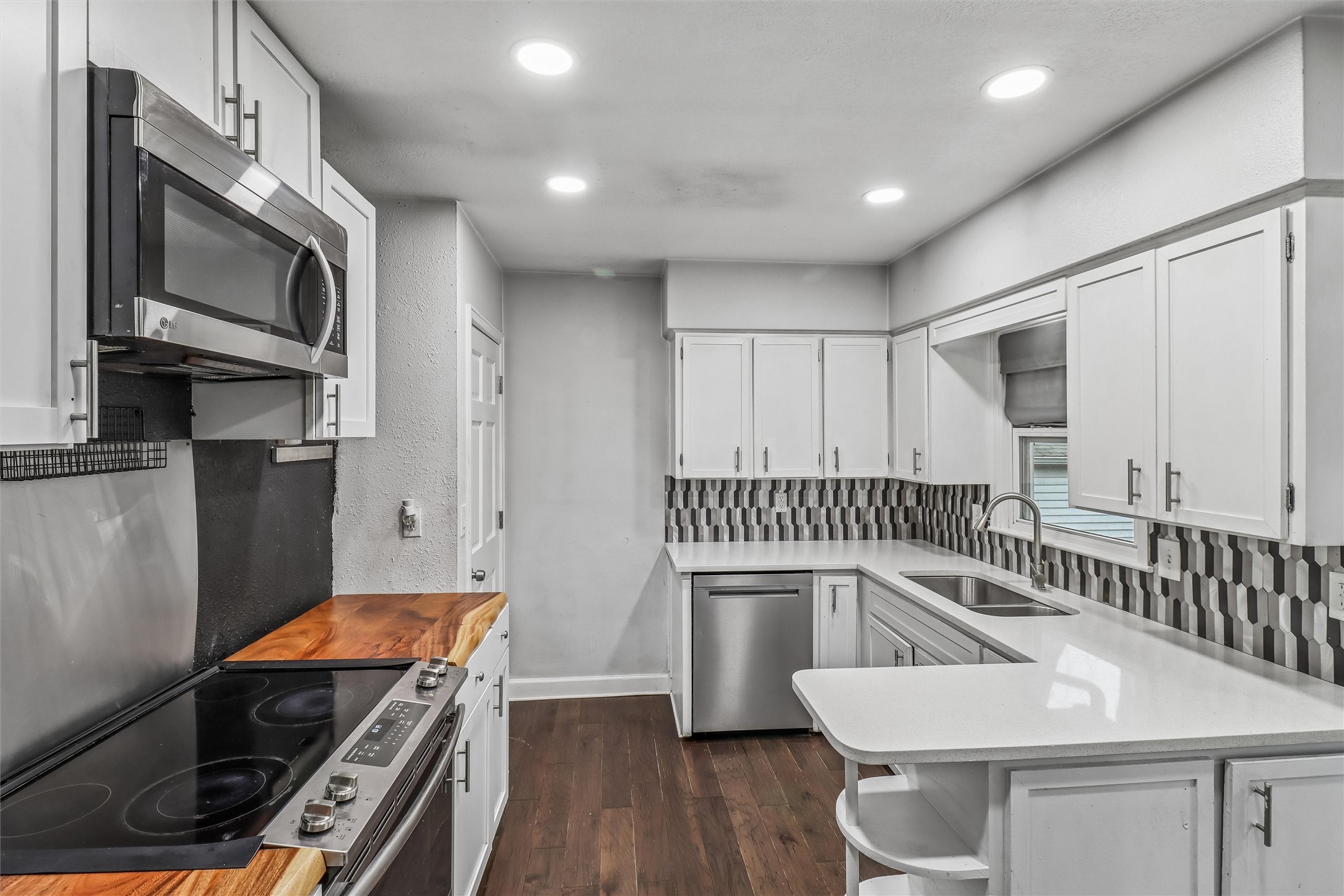 3901 Bowdoin Street Property Photo 4