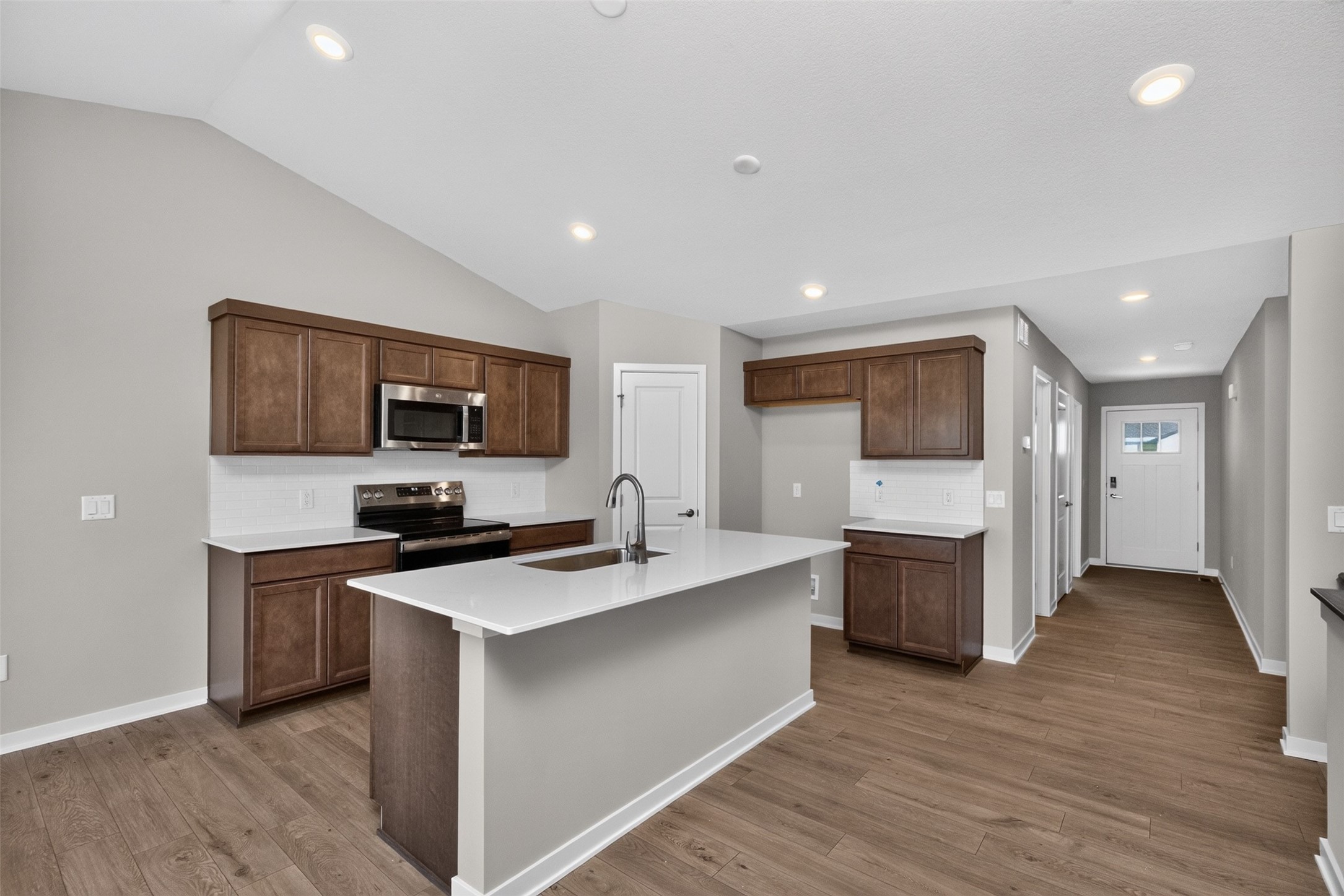 1108 Featherstone Avenue Ne Property Photo 8
