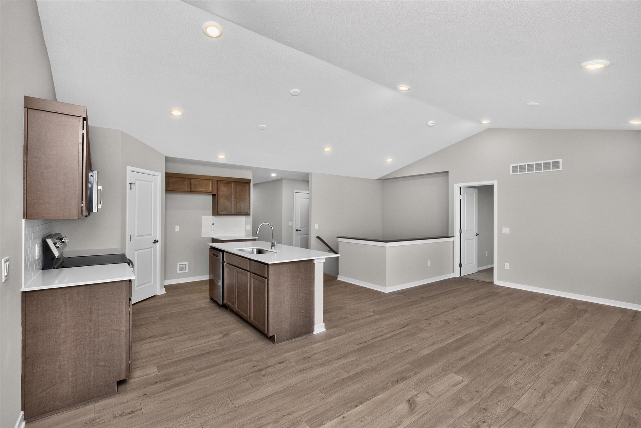 1108 Featherstone Avenue Ne Property Photo 10