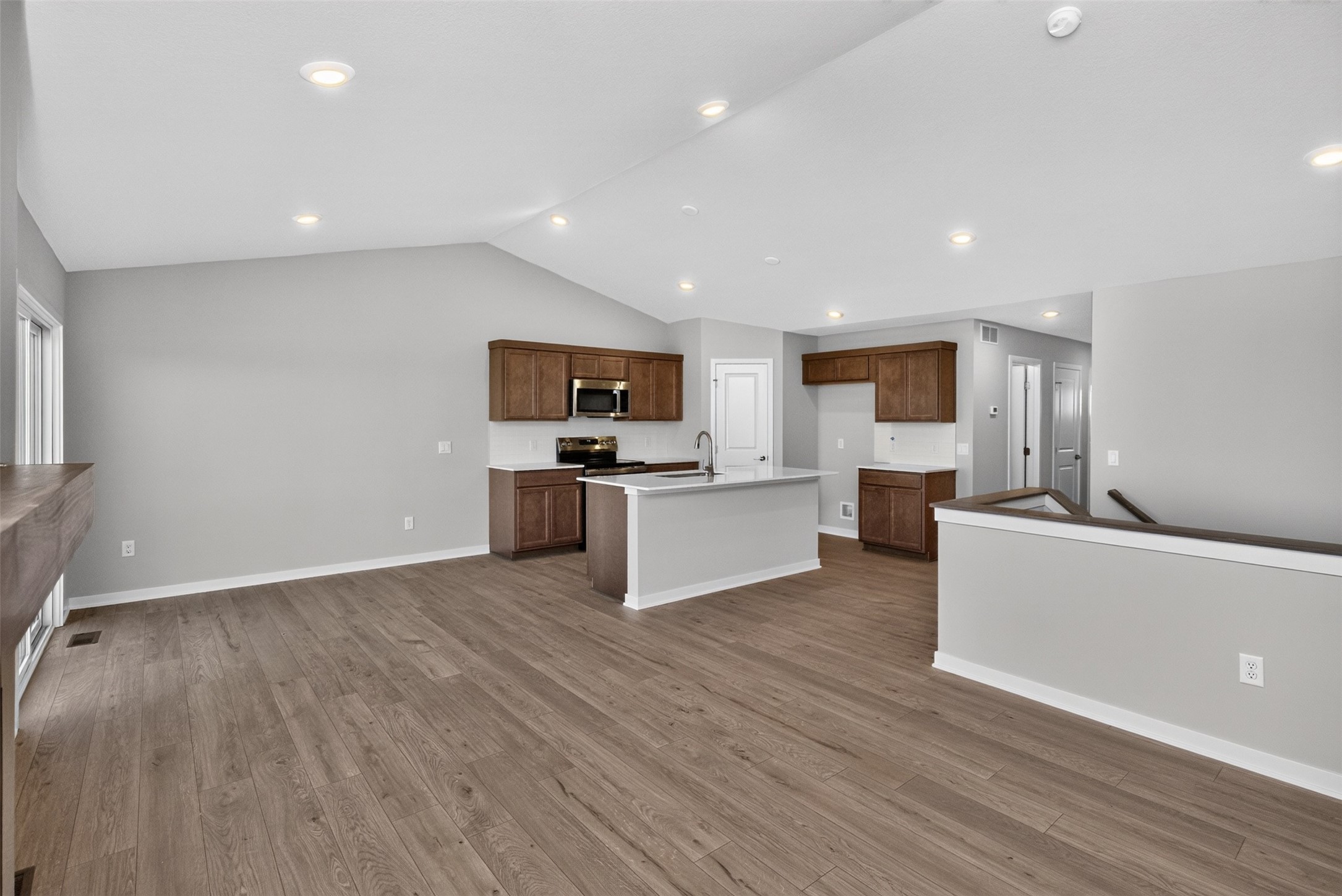 1108 Featherstone Avenue Ne Property Photo 14