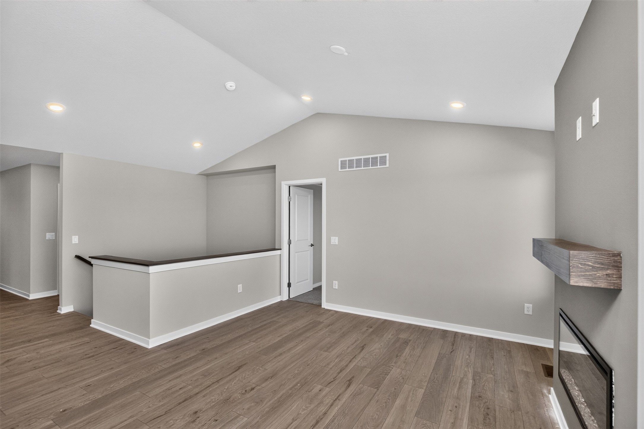 1108 Featherstone Avenue Ne Property Photo 15